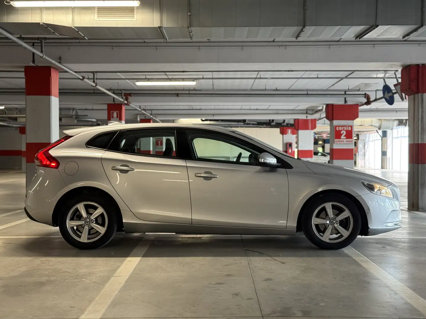 Volvo V40 1.6 d2 Summum - 2