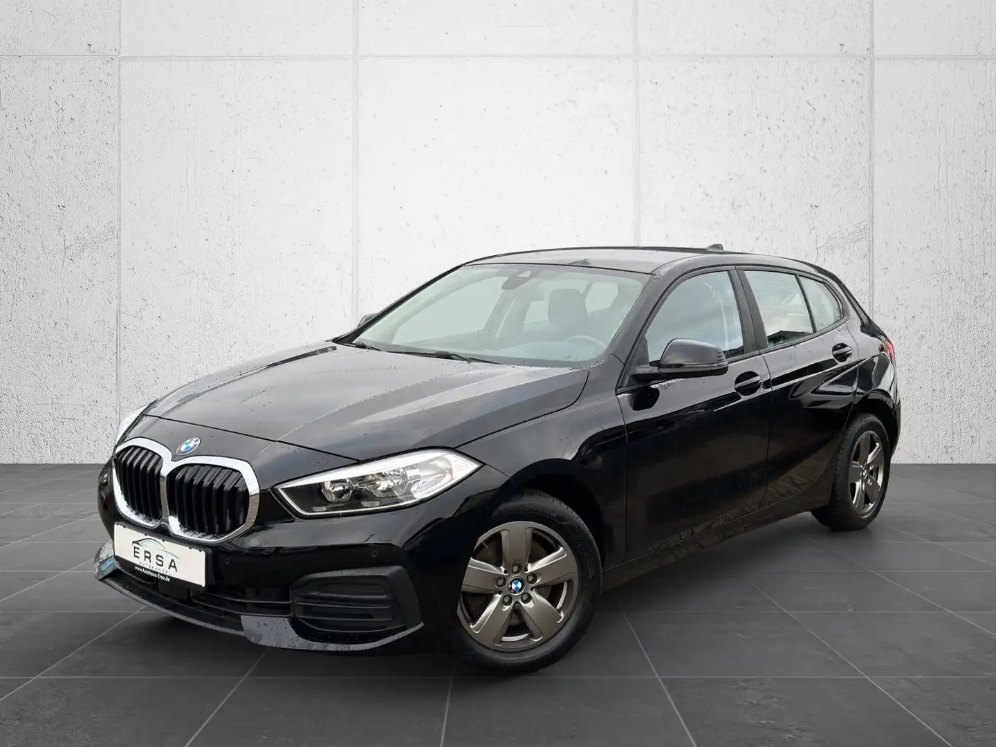 BMW 118 d Advantage Automatik*LiveCockpit*Sitzheizung*Navi Schwarz - 1