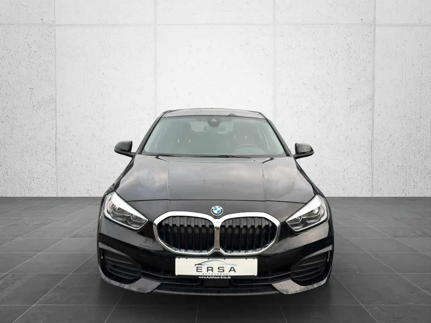 BMW 118 d Advantage Automatik*LiveCockpit*Sitzheizung*Navi Schwarz - 2