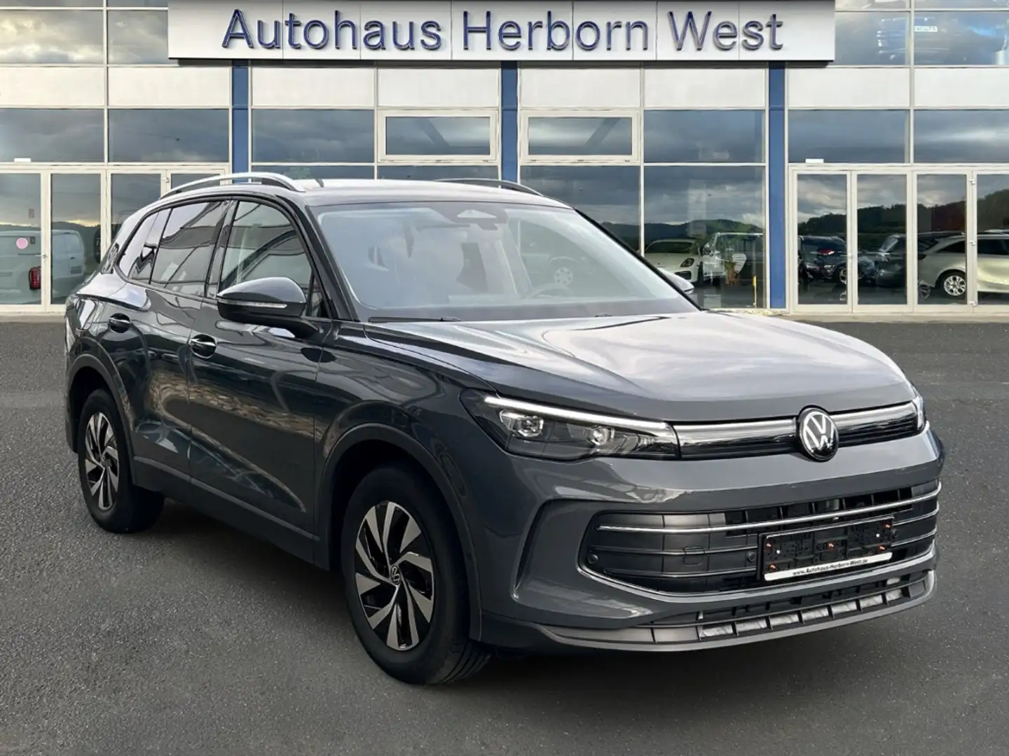Volkswagen Tiguan 1.5 eTSI Life LED Plus Design-Paket elektr. Heckkl Grau - 2