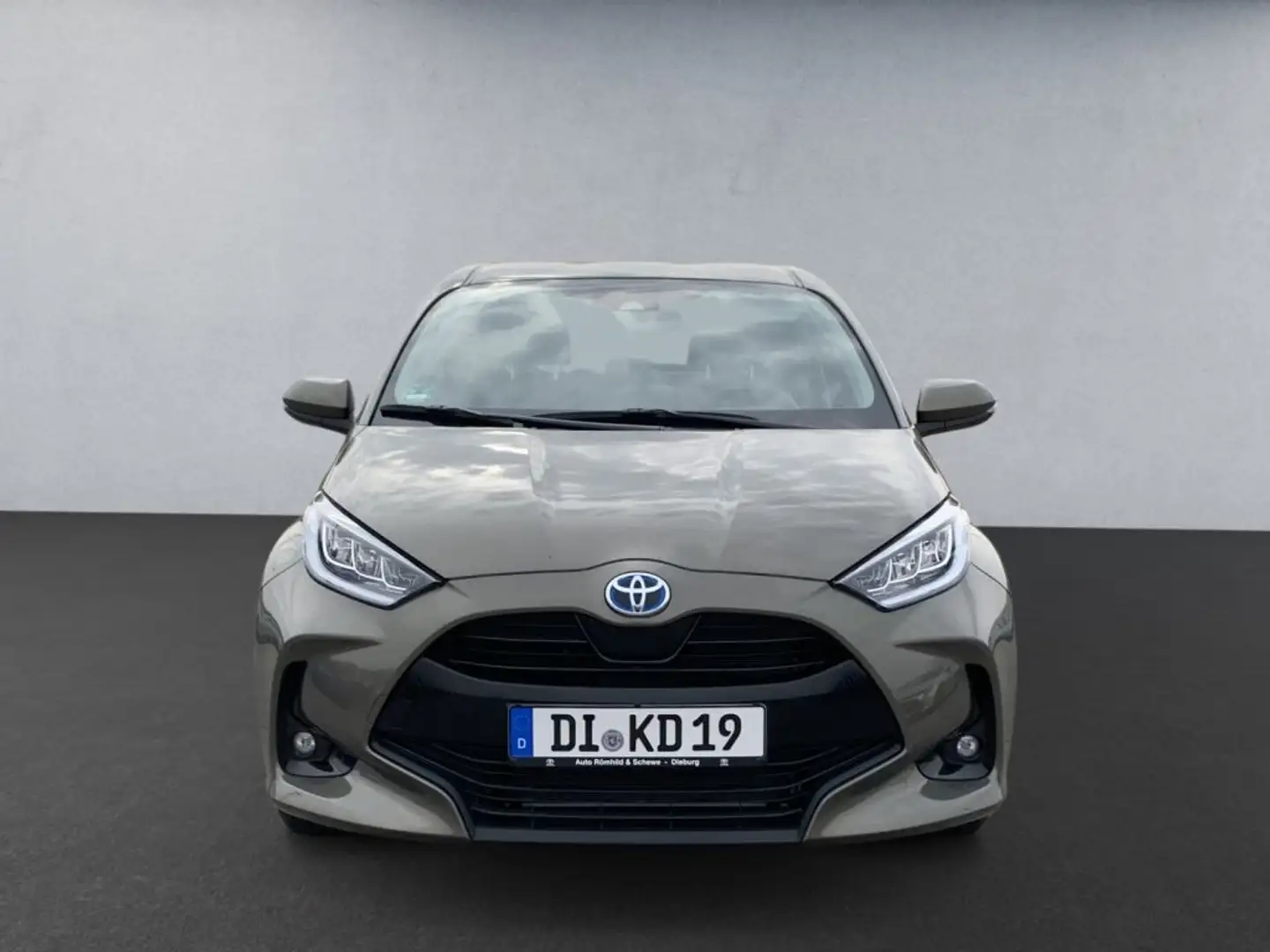 Toyota Yaris Hybrid 1.5 VVT-i Team Deutschland Brons - 2