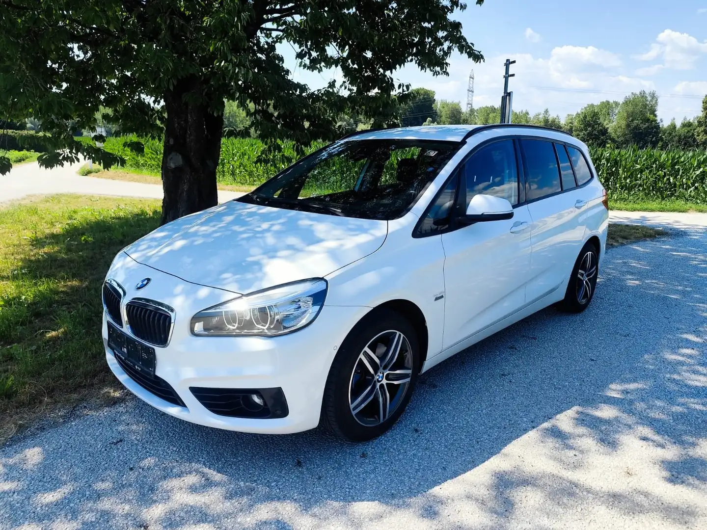 BMW 218 d Gran Tourer Sport Line LED Scheinwerfer Weiß - 1