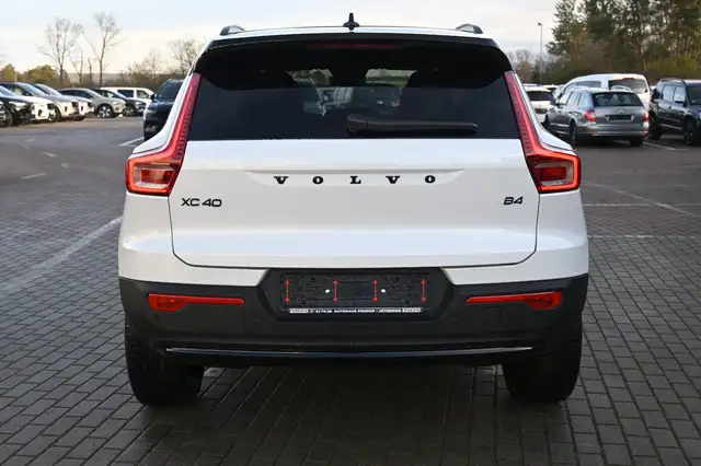 Volvo XC40 view 4