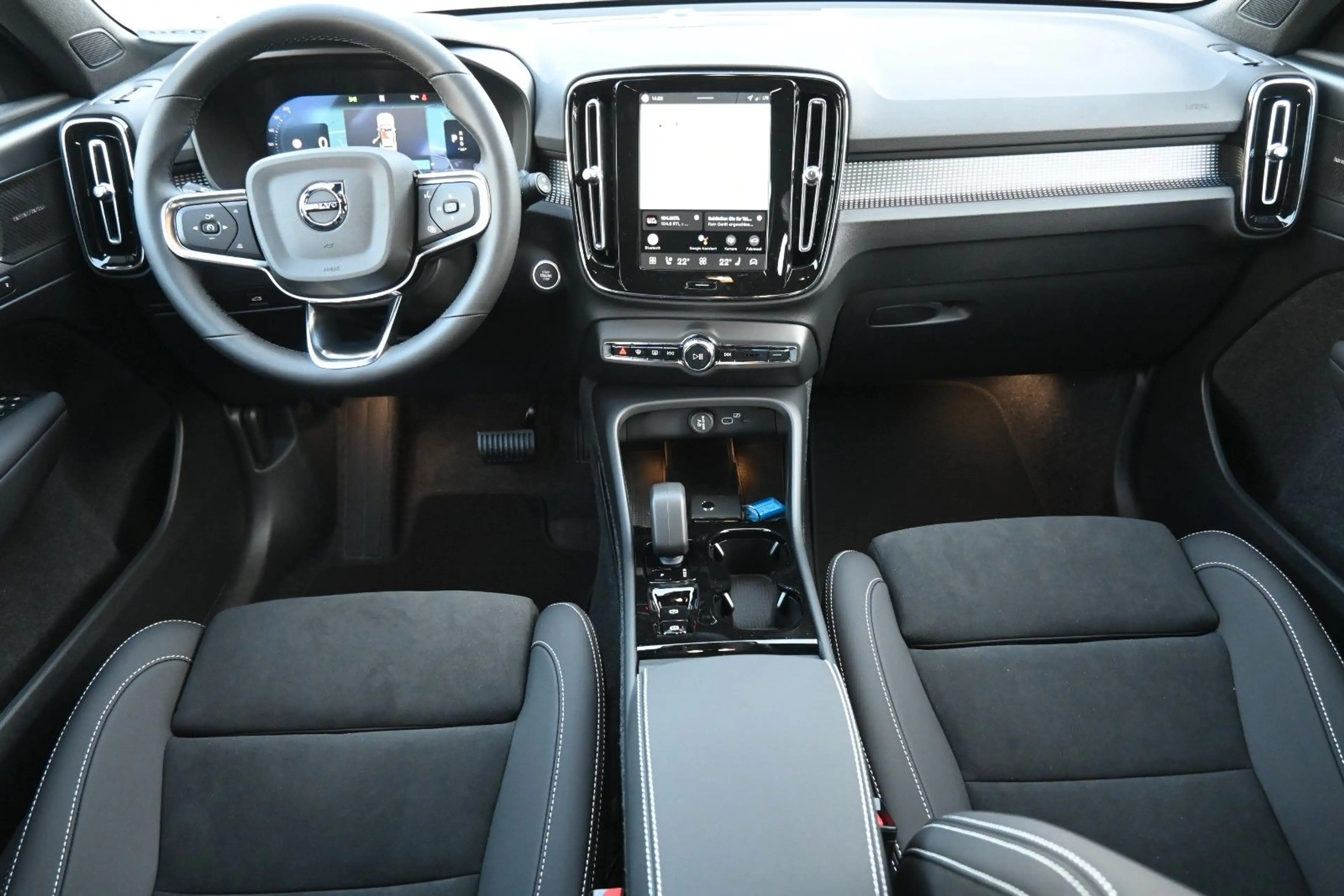Volvo XC40 B4 DKG Plus Black Edition*STDHZG*360*ACC — photo 18