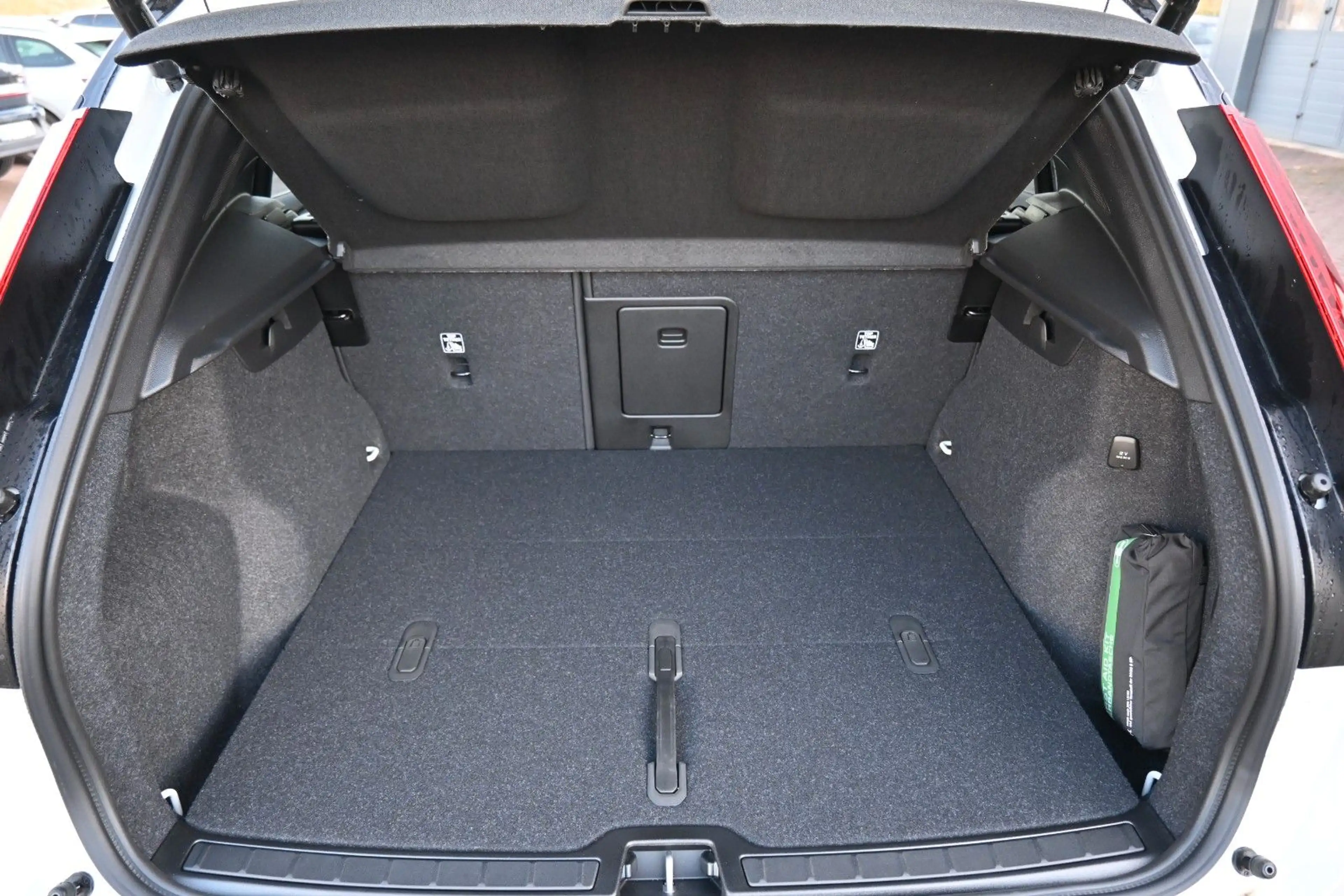 Volvo XC40 B4 DKG Plus Black Edition*STDHZG*360*ACC — photo 16