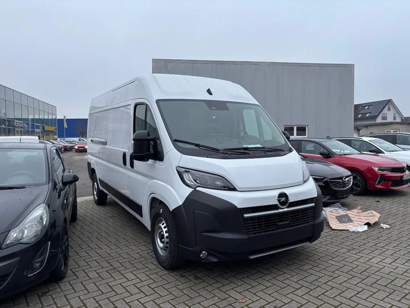 Opel Movano Cargo L3H2 mit Automatik für 31230€ netto i Weiß - 2