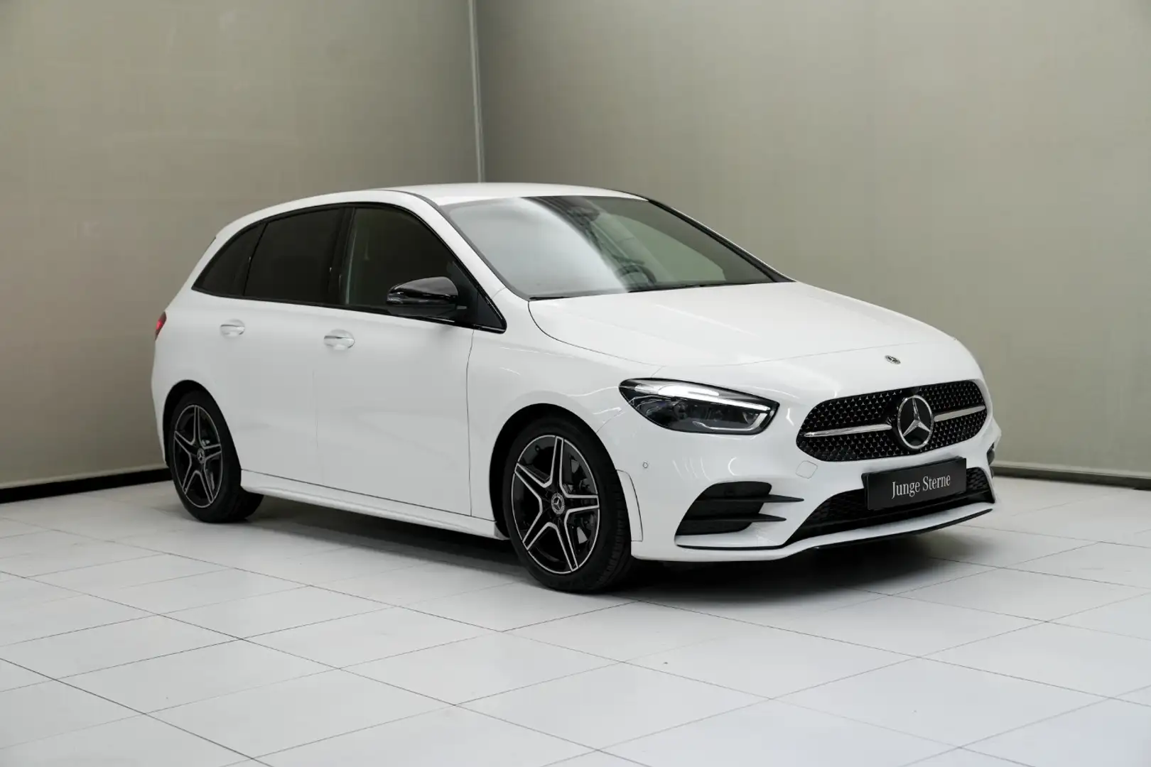 Mercedes-Benz B 180 d W-Paket Navi Night Sport KAM SpurW  SpurH Wit - 2