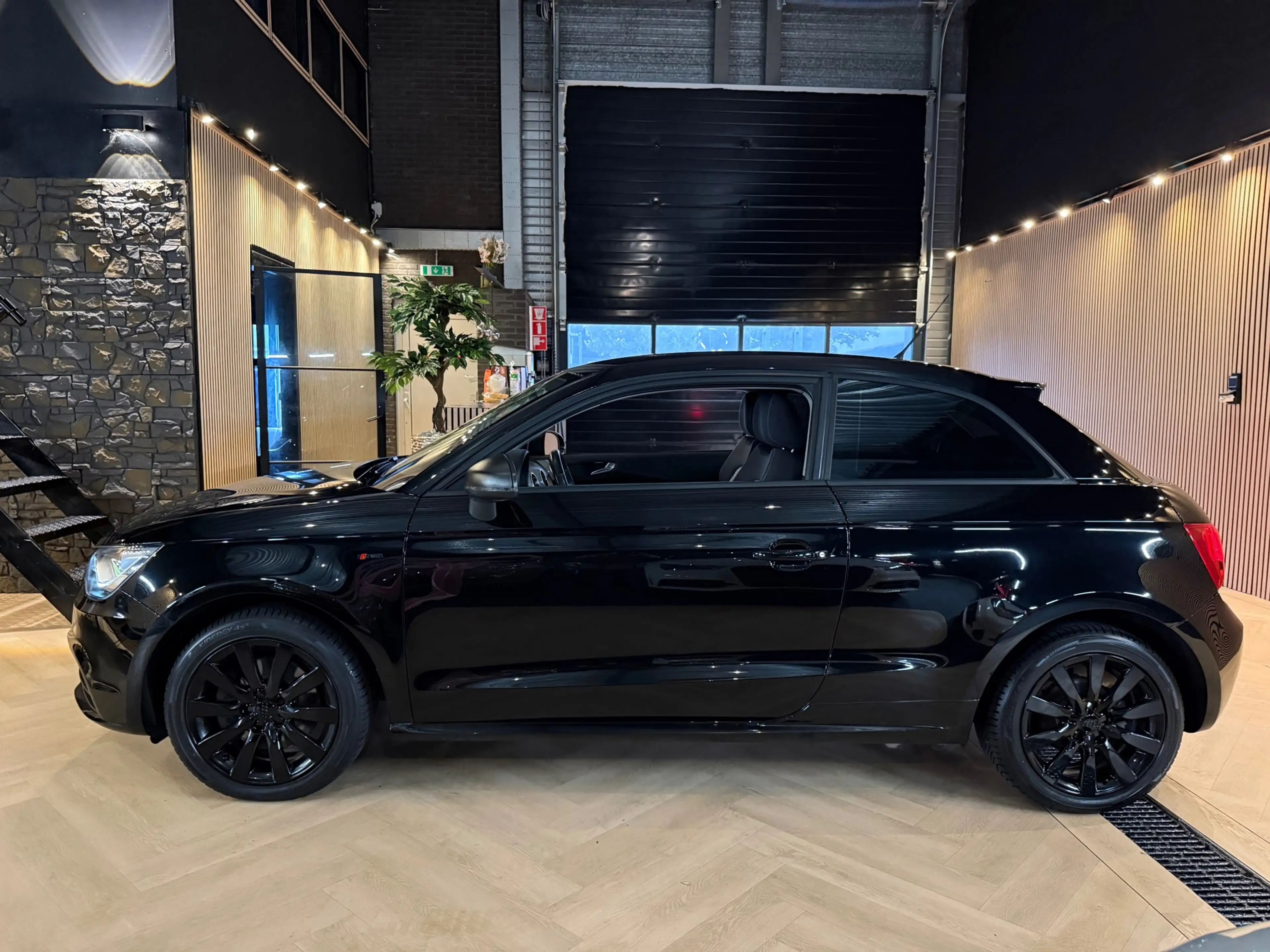 Audi A1 1.4 TFSI S-Line | Black on Black | Bluetooth | LED — photo 8