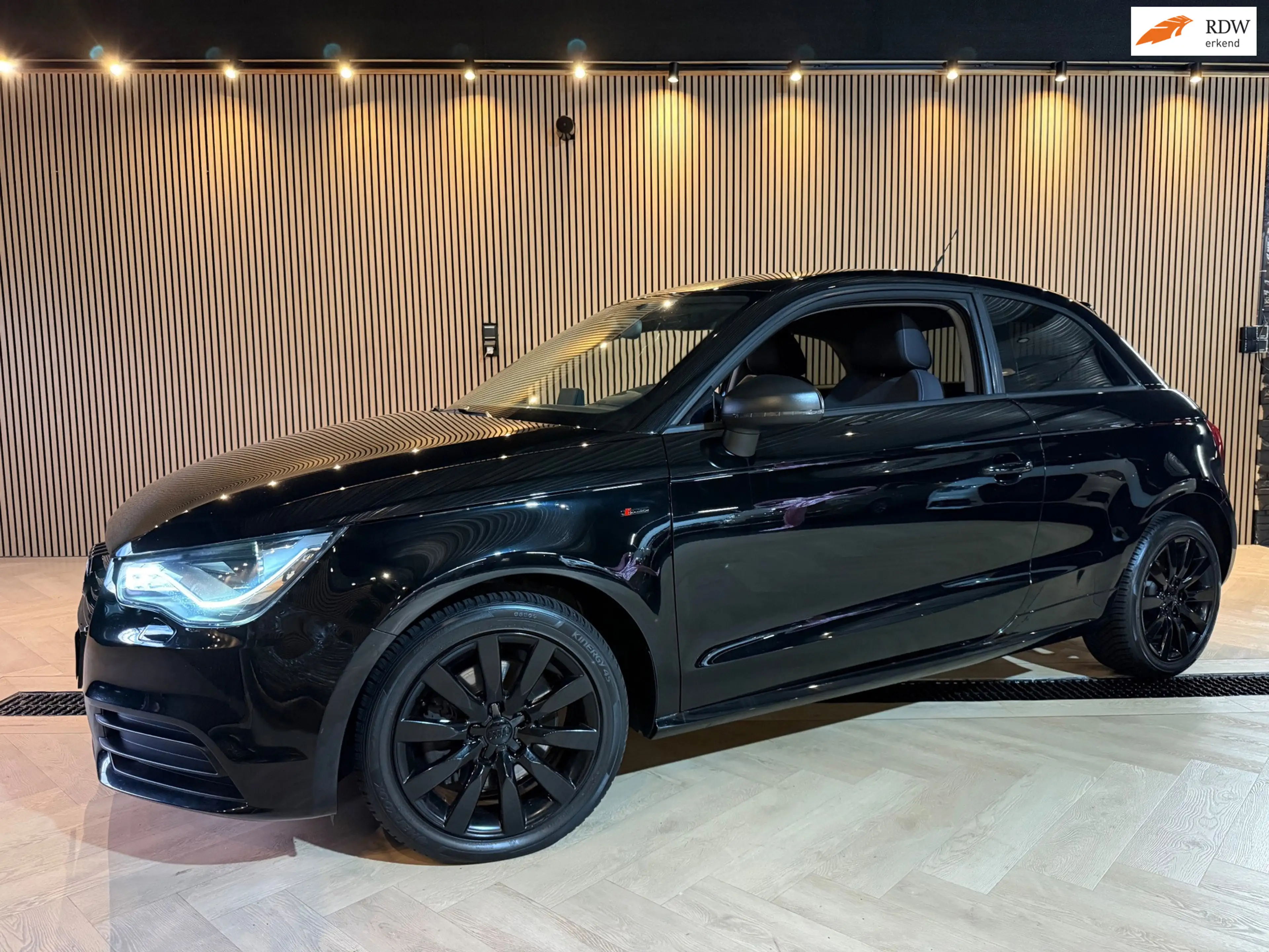Audi A1 1.4 TFSI S-Line | Black on Black | Bluetooth | LED