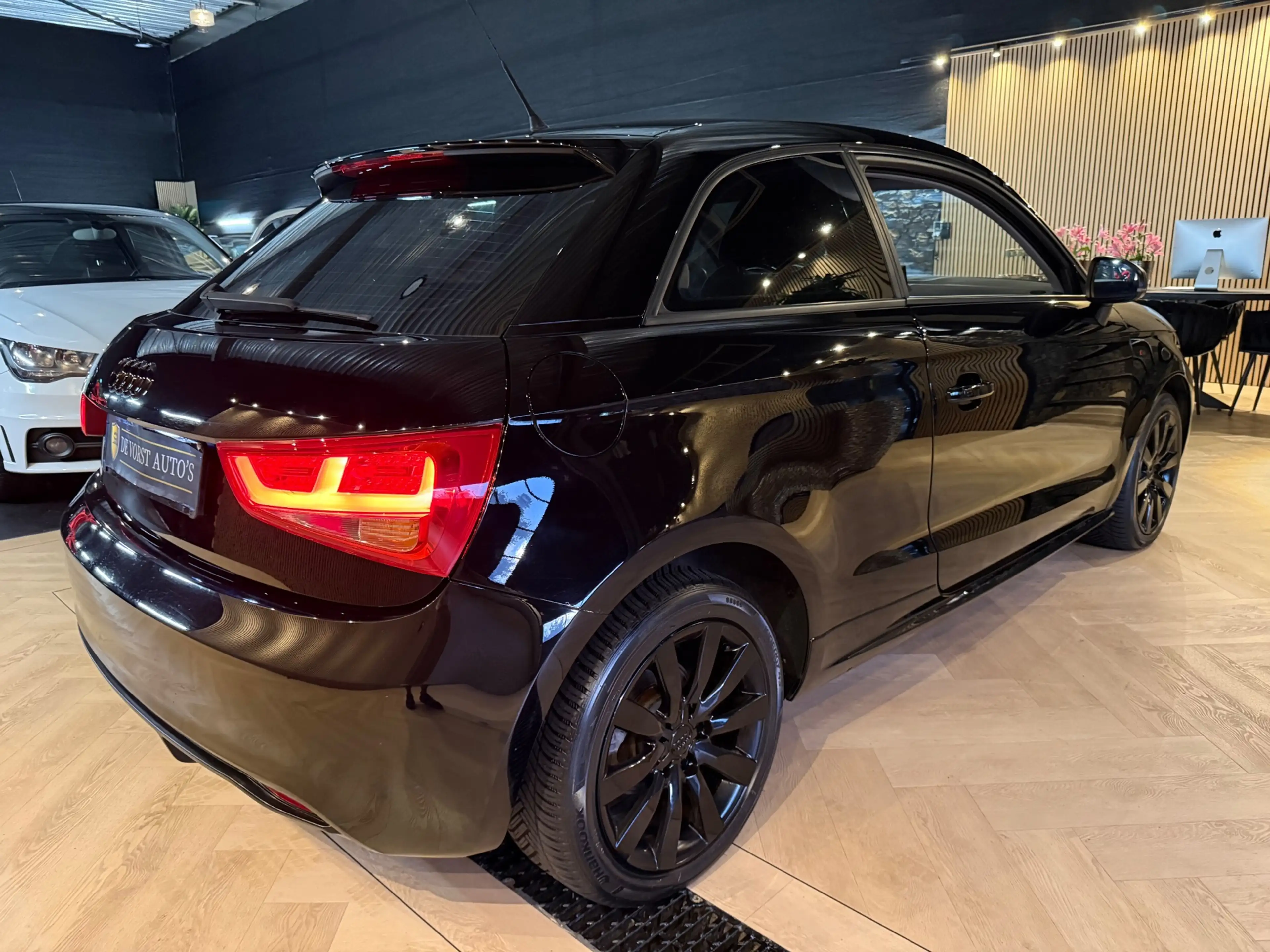 Audi A1 1.4 TFSI S-Line | Black on Black | Bluetooth | LED — photo 7
