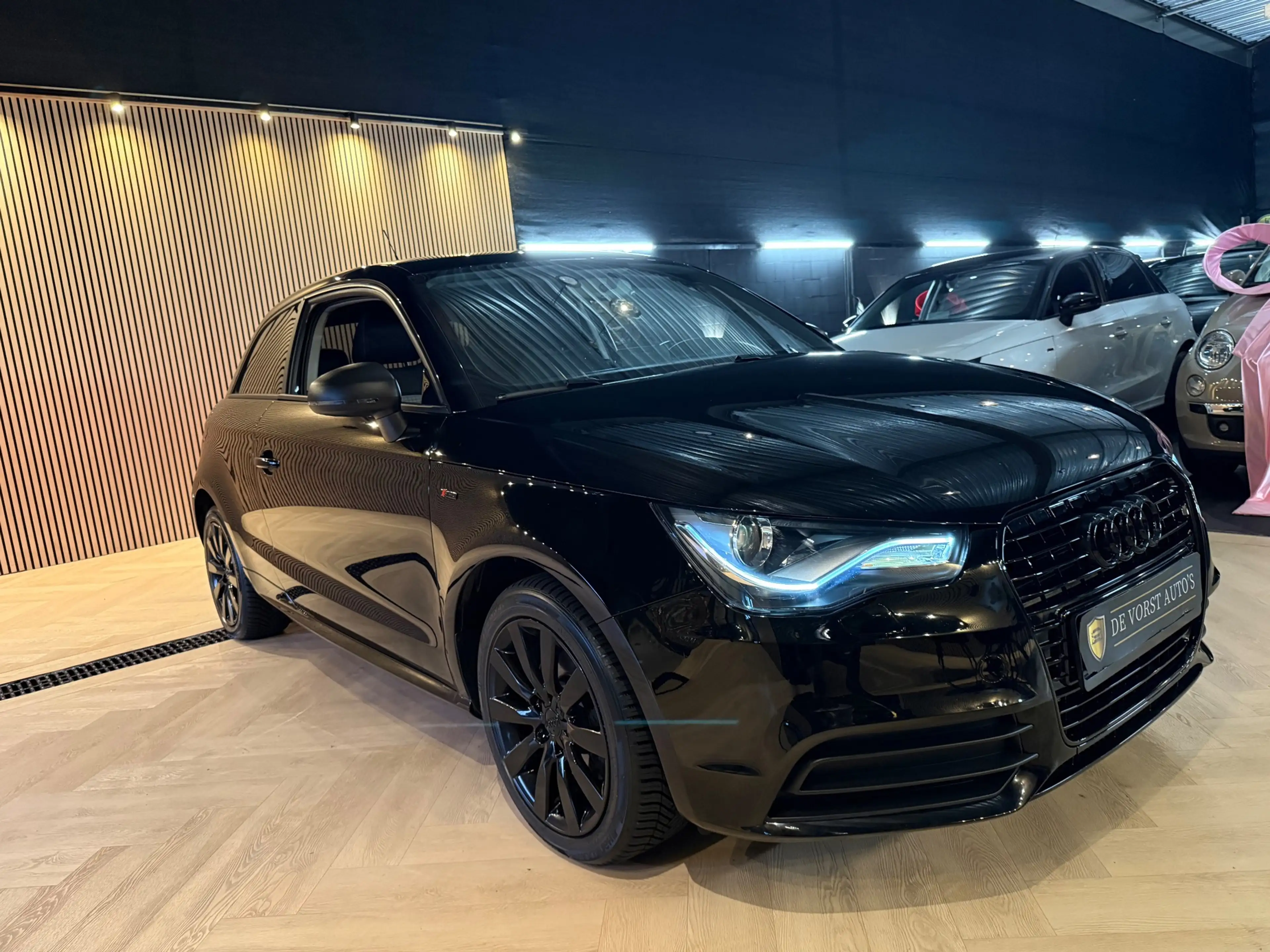 Audi A1 1.4 TFSI S-Line | Black on Black | Bluetooth | LED — photo 4