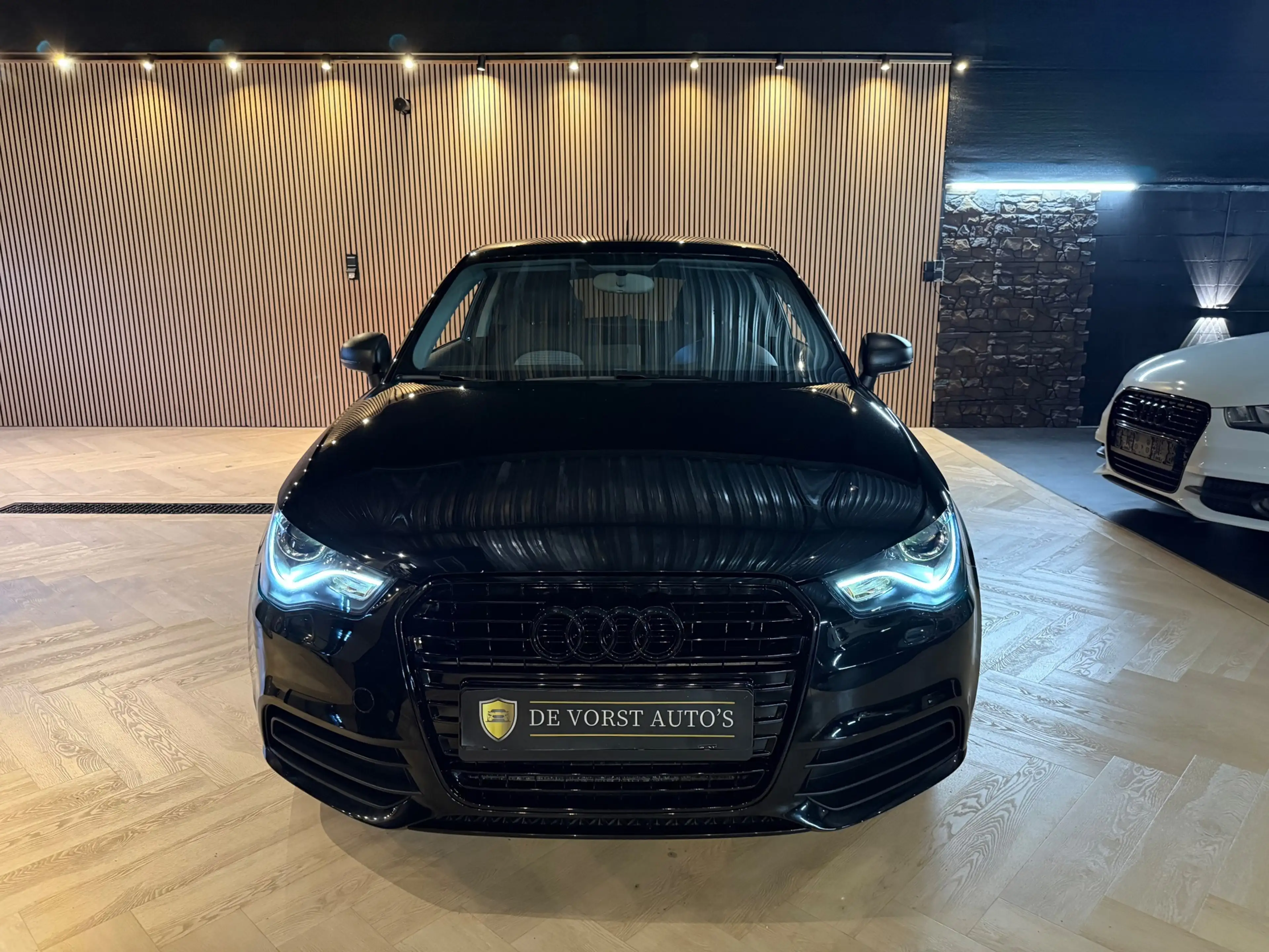 Audi A1 1.4 TFSI S-Line | Black on Black | Bluetooth | LED — photo 3