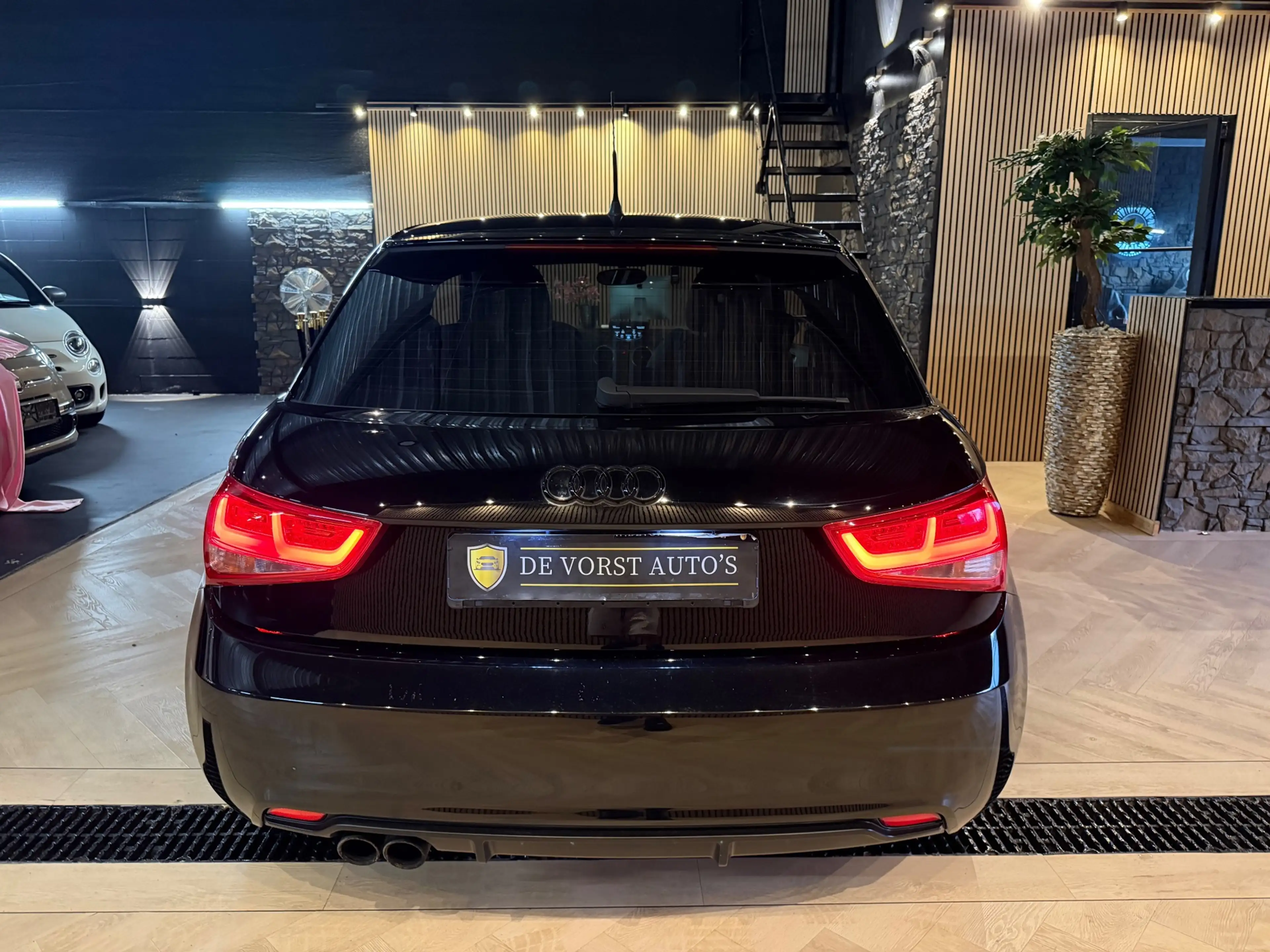 Audi A1 1.4 TFSI S-Line | Black on Black | Bluetooth | LED — photo 5
