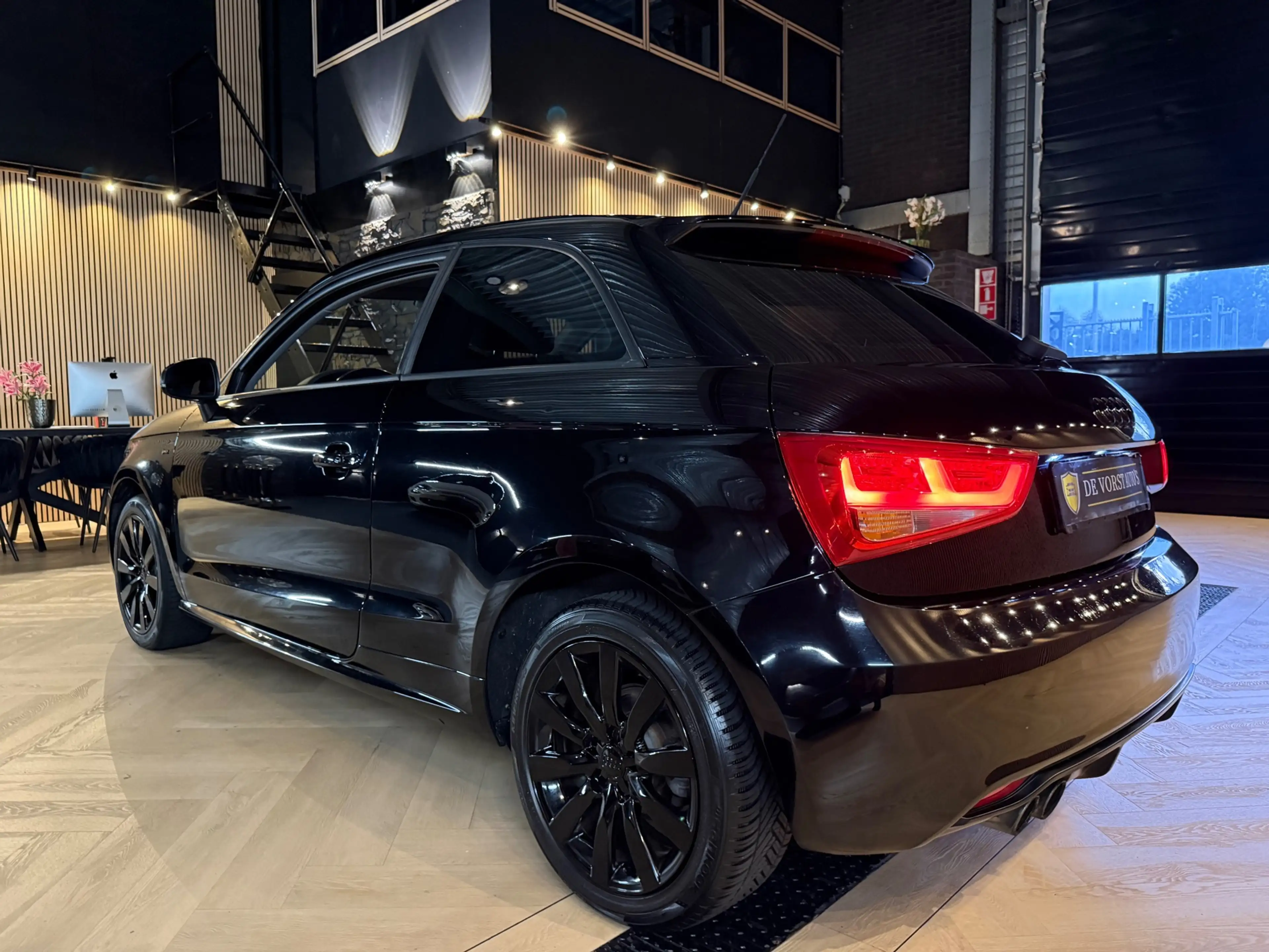 Audi A1 1.4 TFSI S-Line | Black on Black | Bluetooth | LED — photo 6