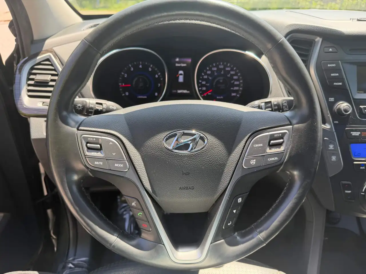 Hyundai SANTA FE photo Hyundai SANTA FE