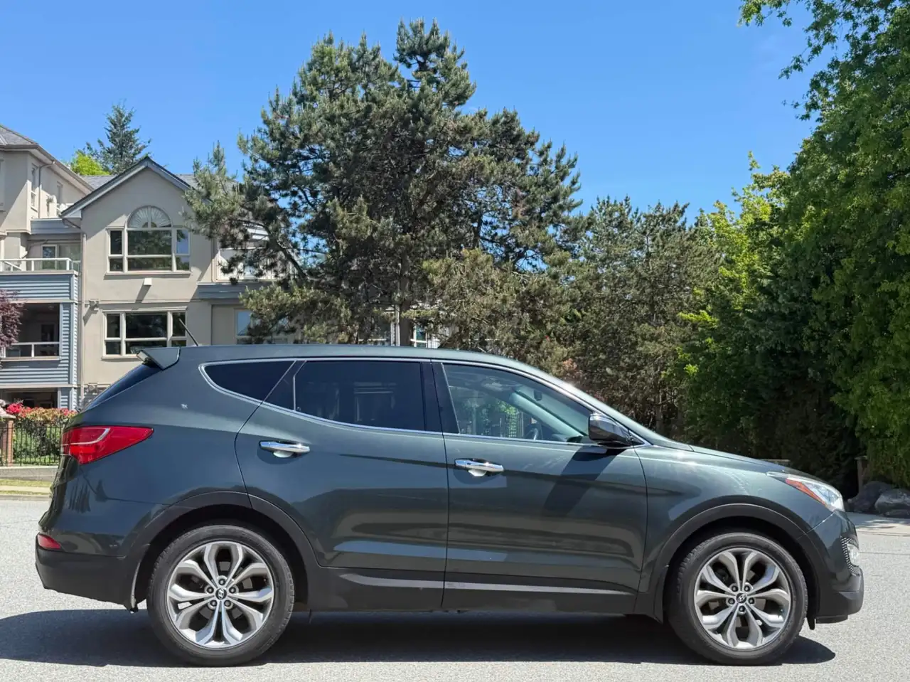 Hyundai SANTA FE photo Hyundai SANTA FE