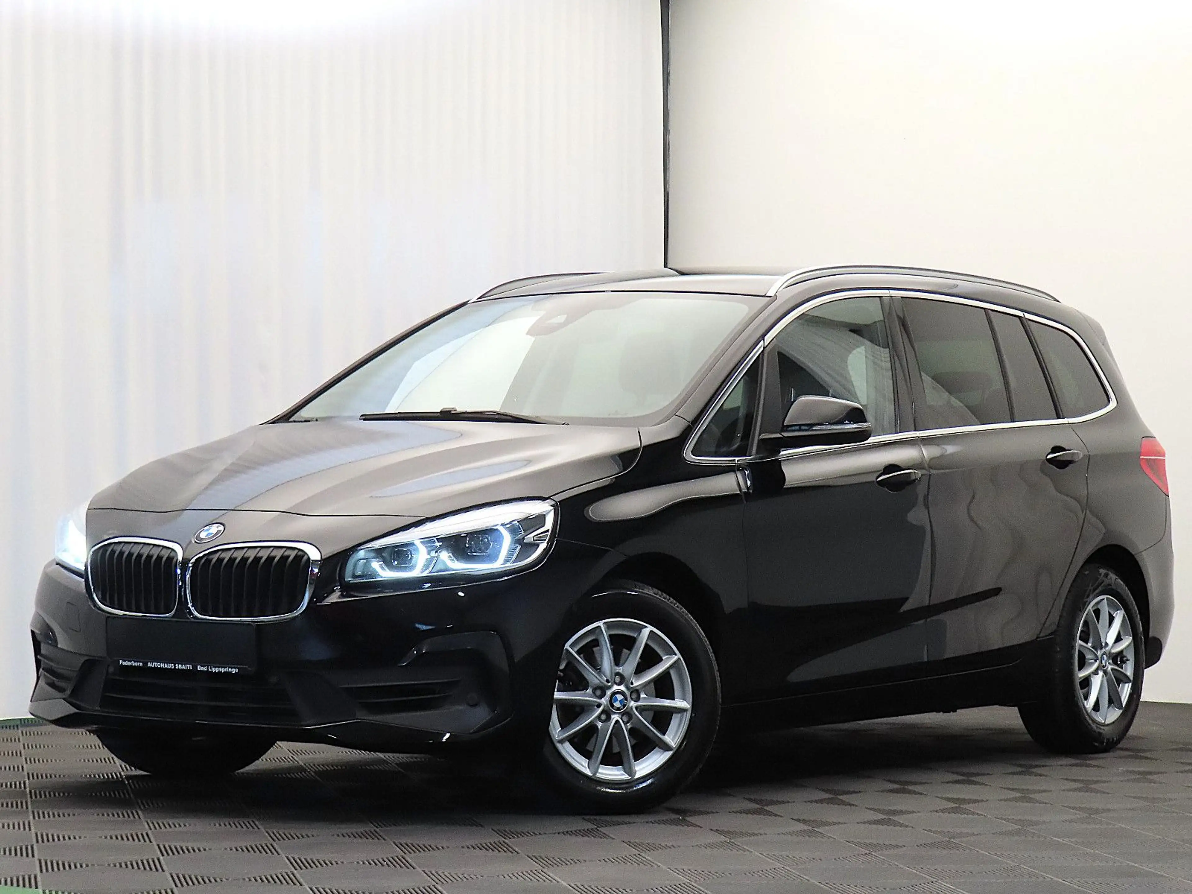BMW 216 (7-Sitzer, LED, AHK, SHZ)