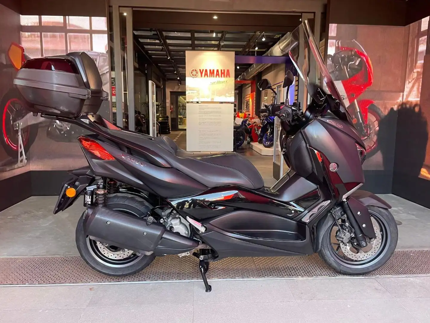 Yamaha X-Max 300 . Noir - 1
