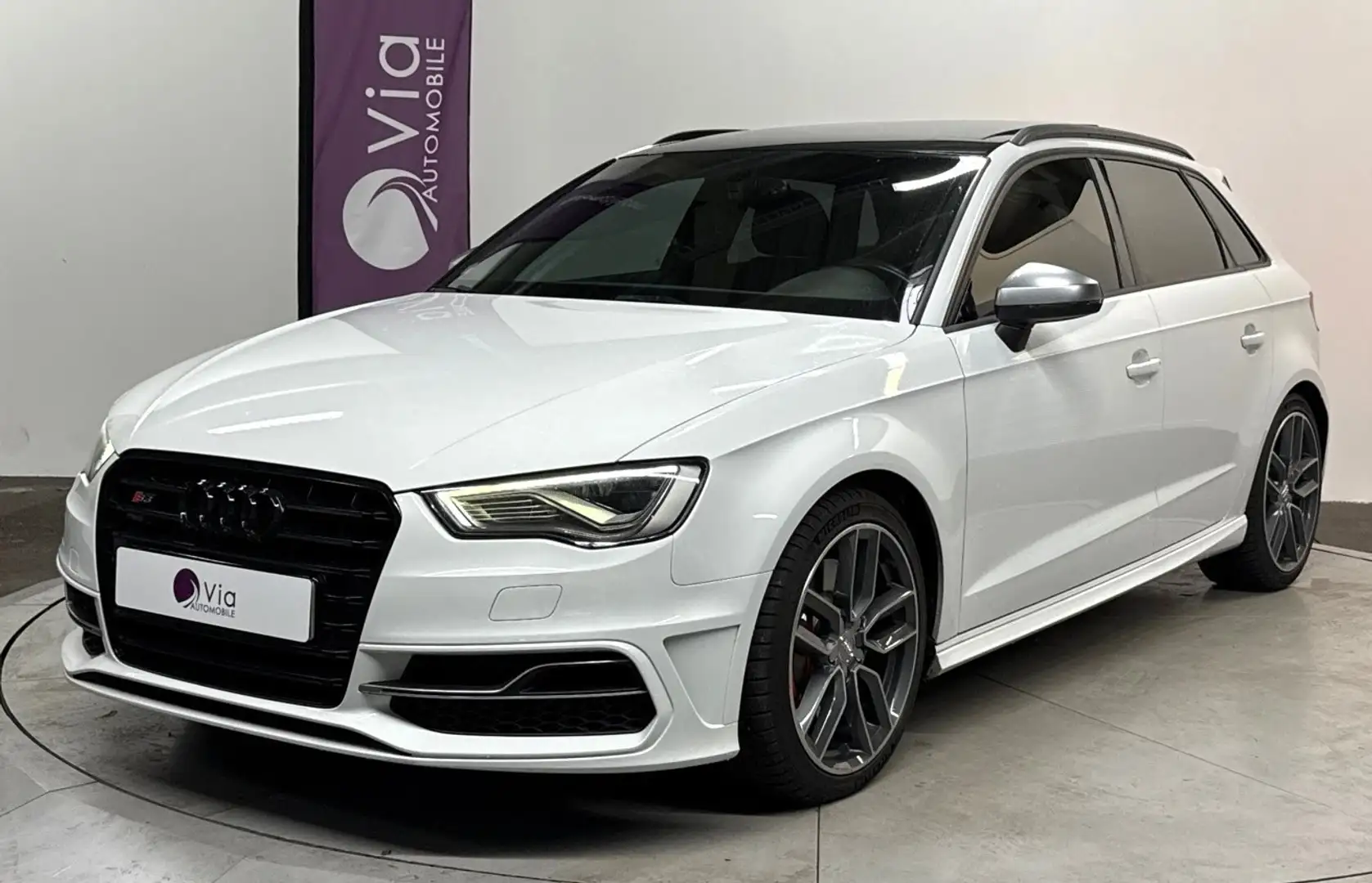 Audi S3 2.0 TFSI 300 Quattro S-Tronic 6 / 2 ème Main / Toit Ouvrant / Caméra de Recul / Bang\u0026amp;Olufsen Blanc - 1