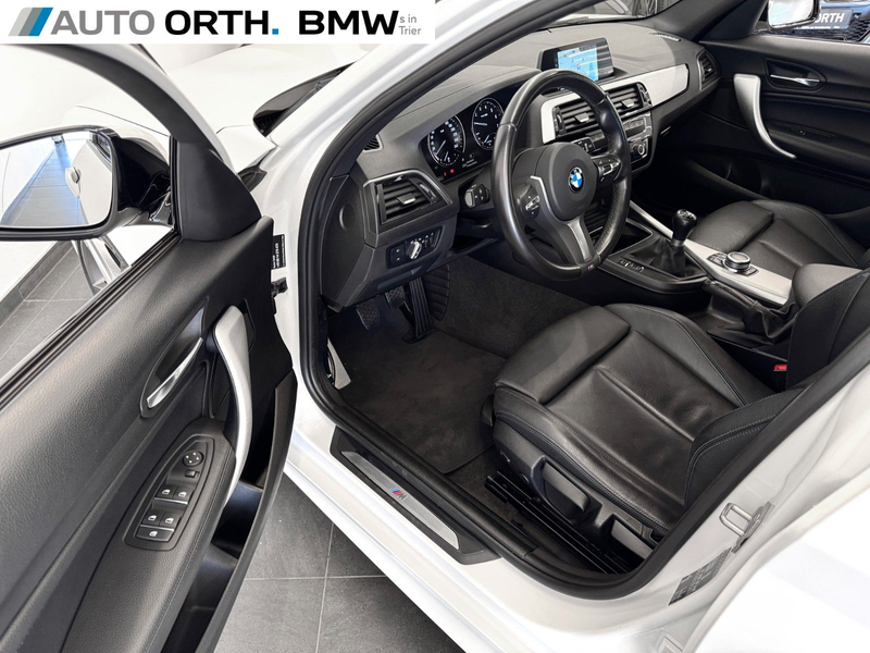 BMW 118 i M-SPORT SCHALTER LEDER NAVI LED SHZ PDC 18" — photo 12