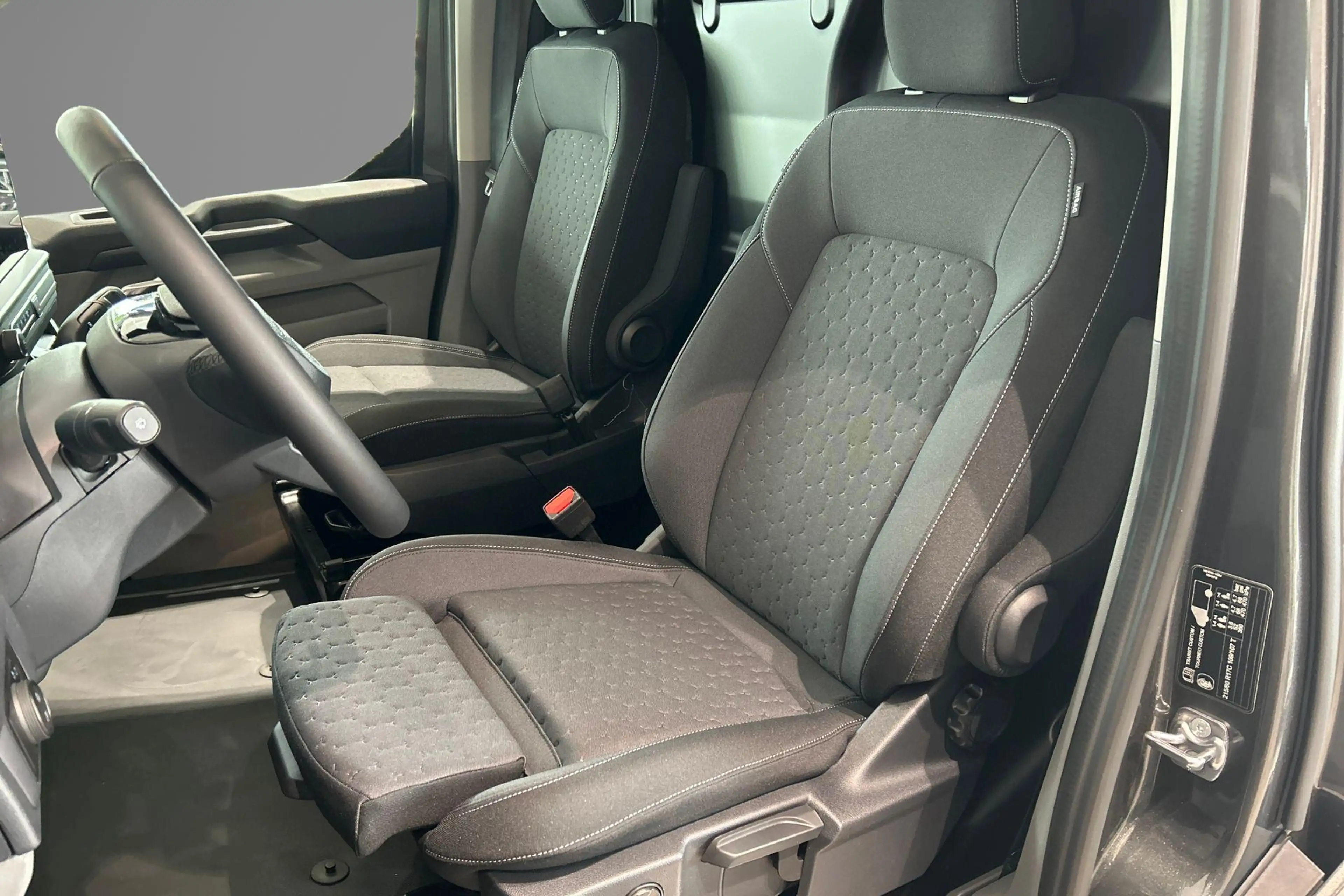 Ford E-Transit Cust. 340 L2H1 Limited 71 kWh | Uit Voorraad Lever — photo 10