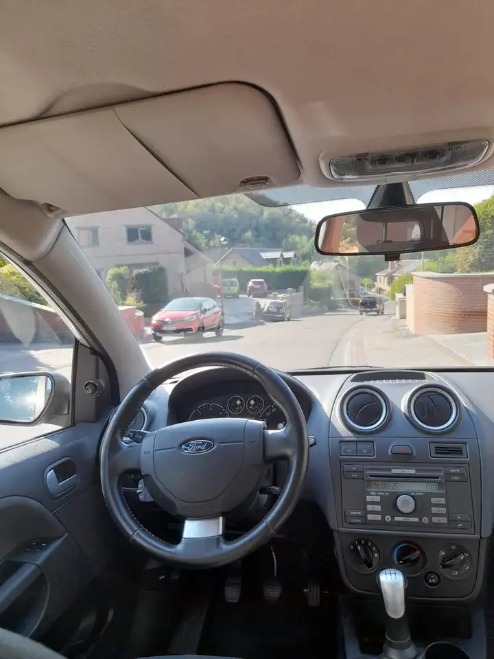 Ford Fiesta Ghia, foto 9