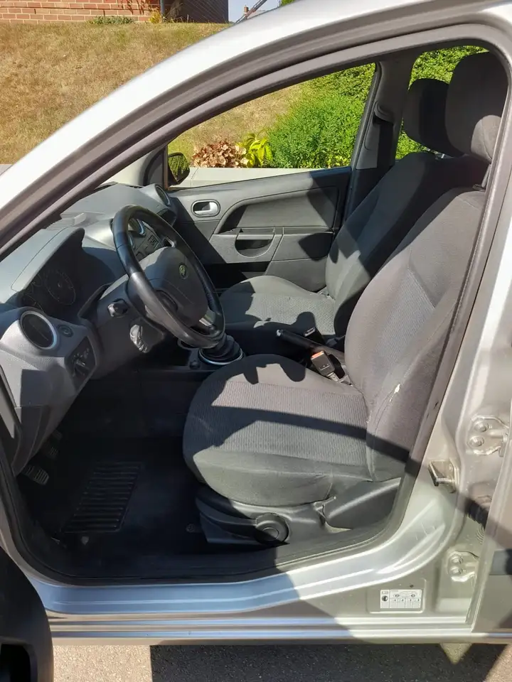 Ford Fiesta Ghia, foto 5