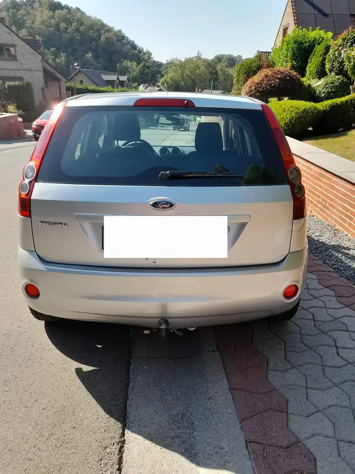 Ford Fiesta Ghia, foto 3