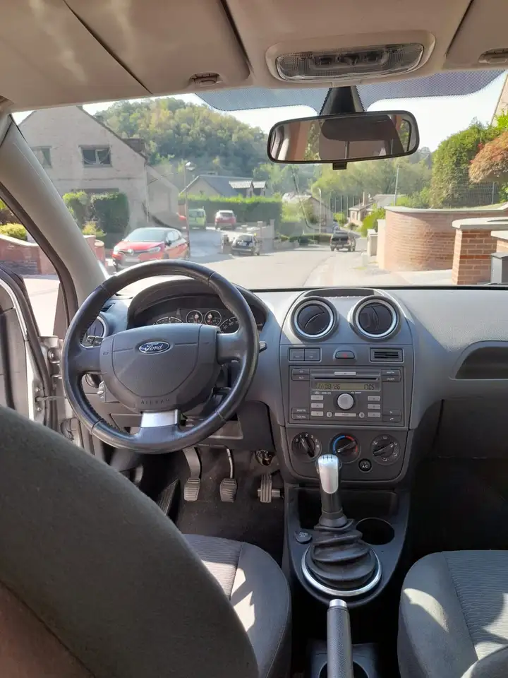Ford Fiesta Ghia, foto 6