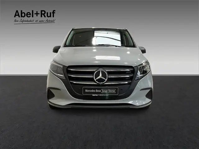 Mercedes-Benz Vito view 2