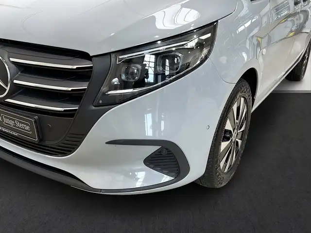 Mercedes-Benz Vito view 3