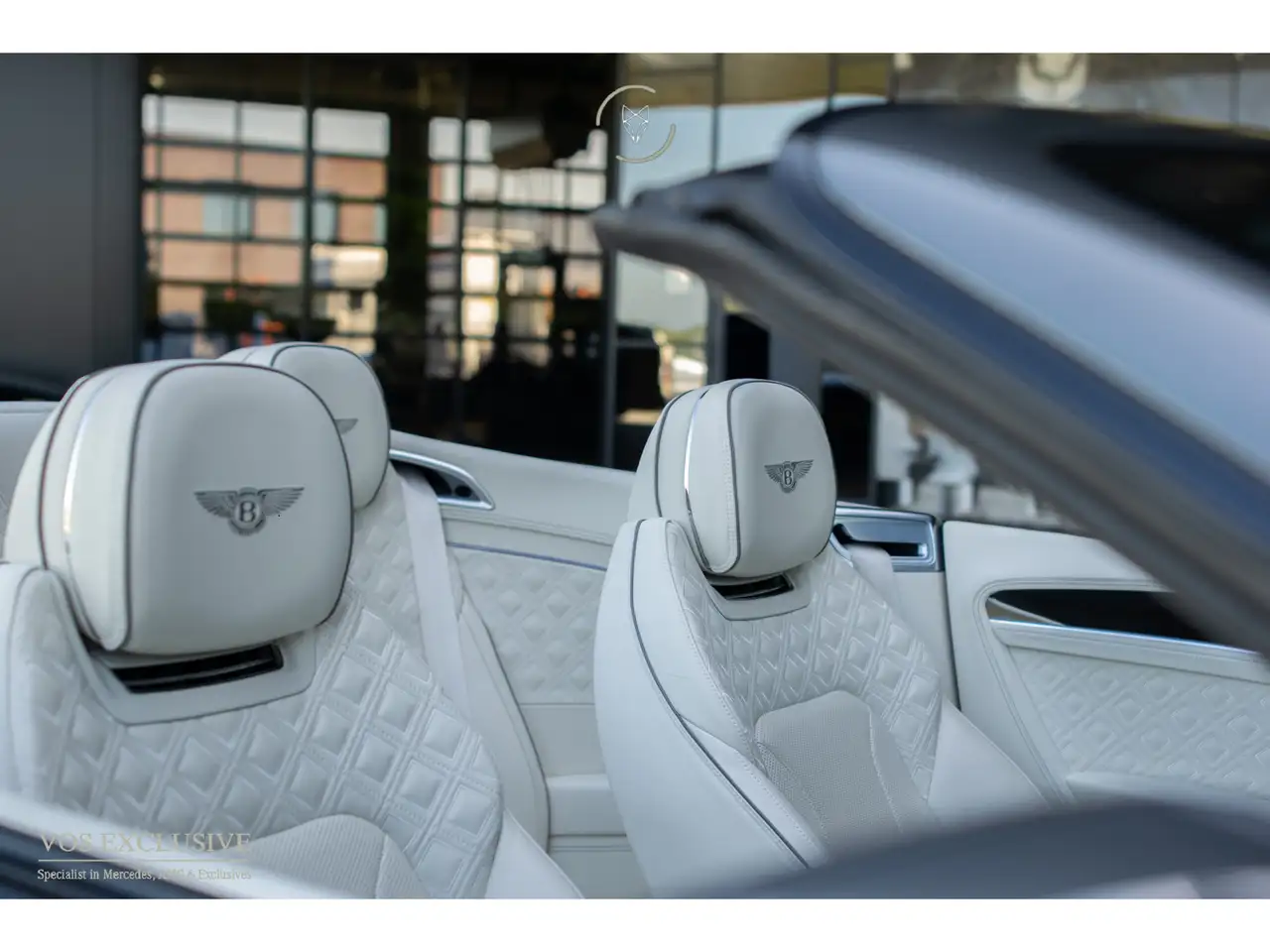 Bentley Continental GTC 2022 — фото 10