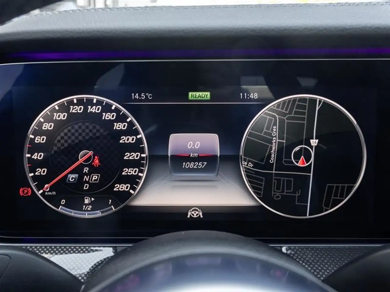 Mercedes-Benz E-Class снимка Mercedes-Benz E-Class
