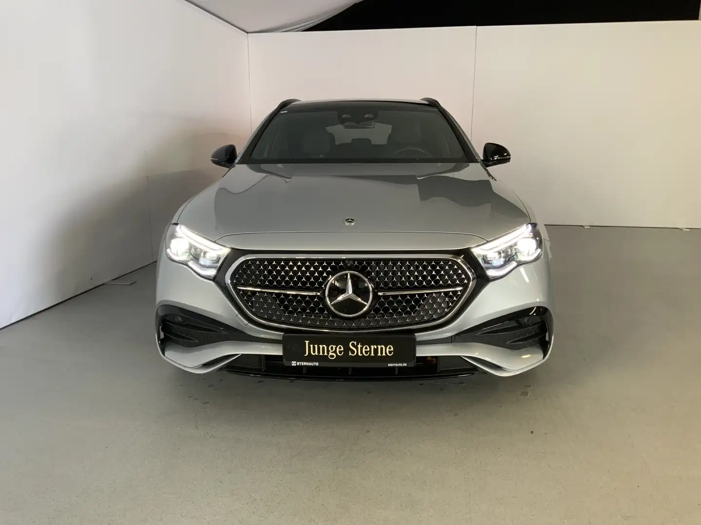 Mercedes-Benz E 220 E 220 d T-Modell AMG Line Edition AMG-Line/Navi Silber - 2