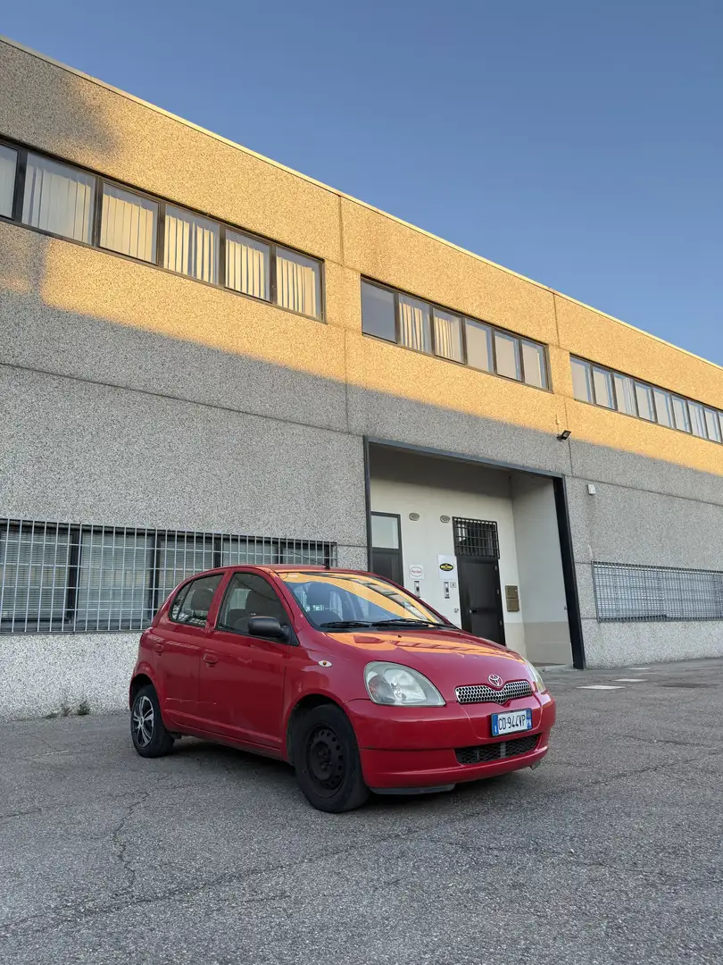 Toyota Yaris 5p 1.0 my03 Rosso - 2