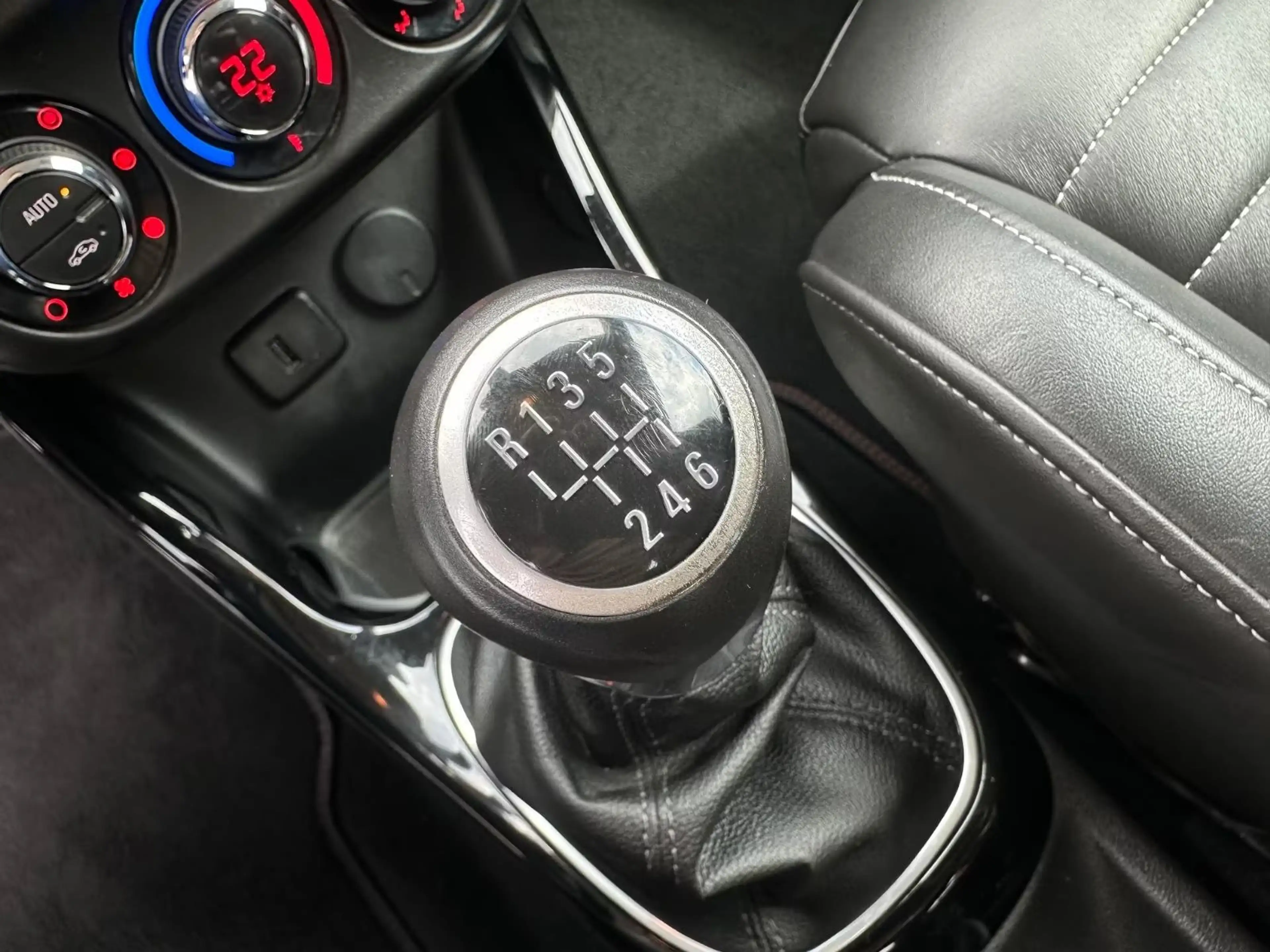 Opel Adam S 1,4 2.HAND Klima RECARO Sternenhimmel PDC — photo 33
