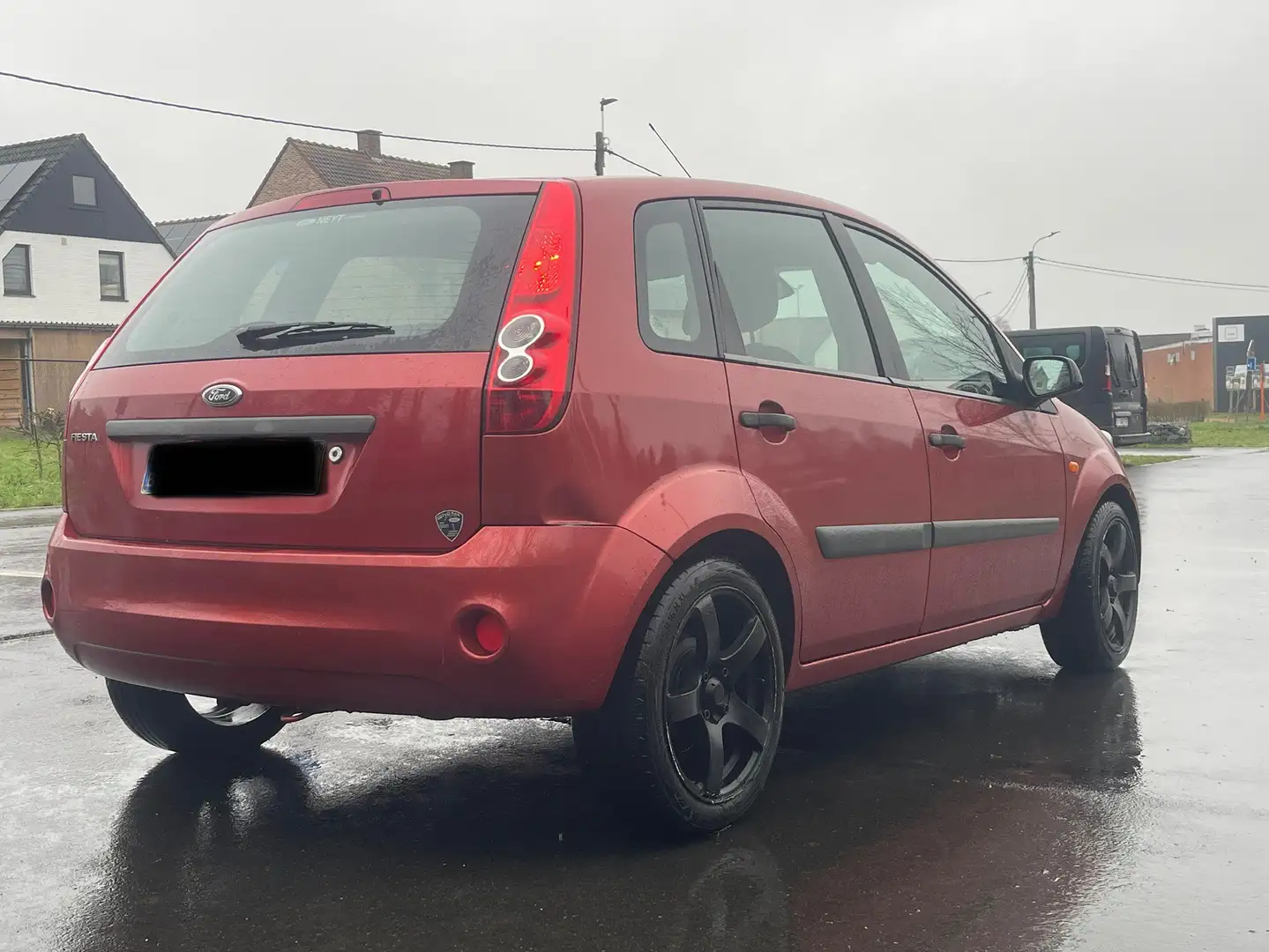 Ford Fiesta 1.3i Trend Rojo - 2