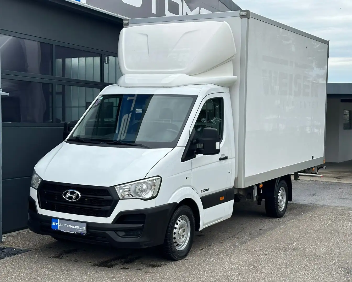 Hyundai H 350 Koffer //1.BESITZ // NAVI // MÖBEL-KOFFERAUFBAU Weiß - 1