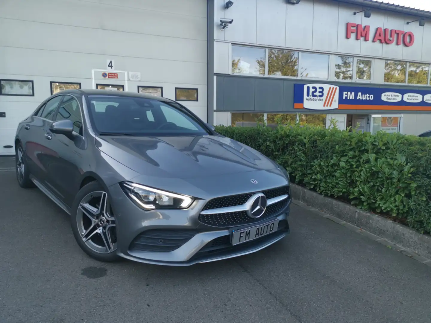 Mercedes-Benz CLA 200 AMG-LINE AUTO. Gris - 1