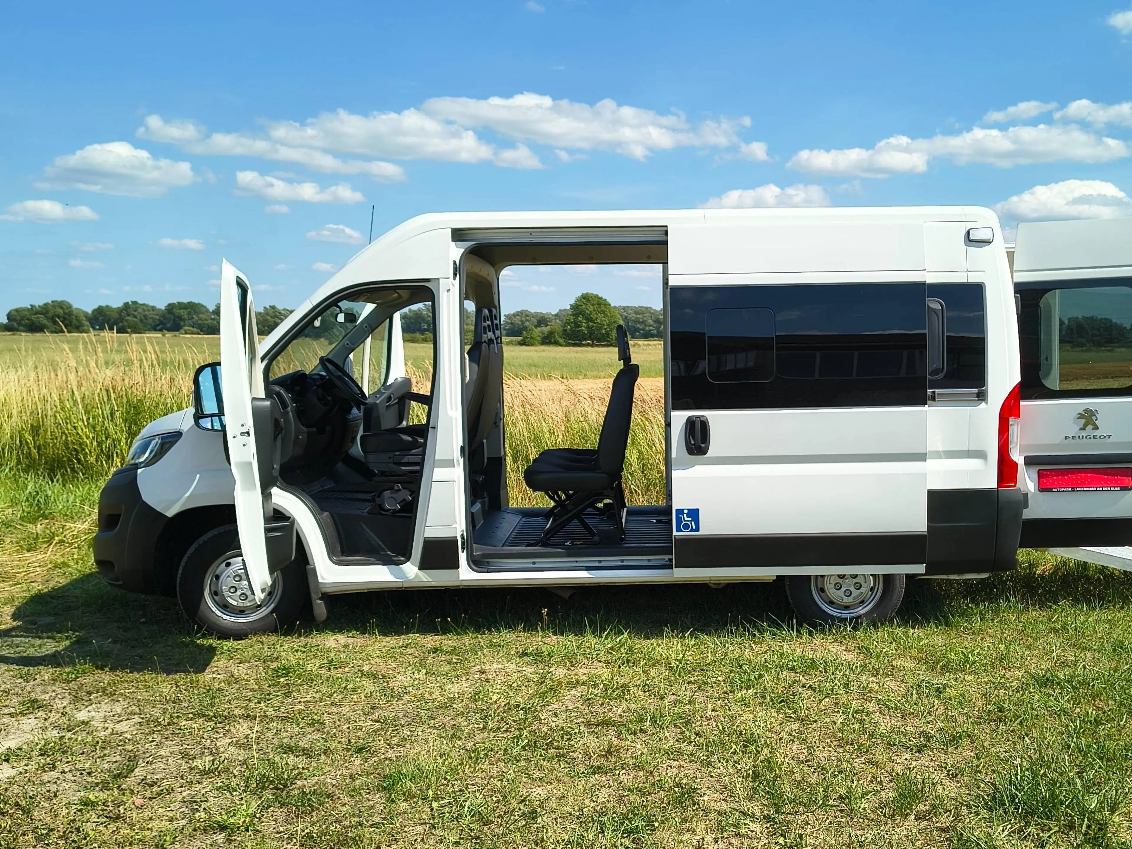 Peugeot Boxer 333 L2H2 Active Blue-HDi 140 Rollstuhlrampe — photo 4