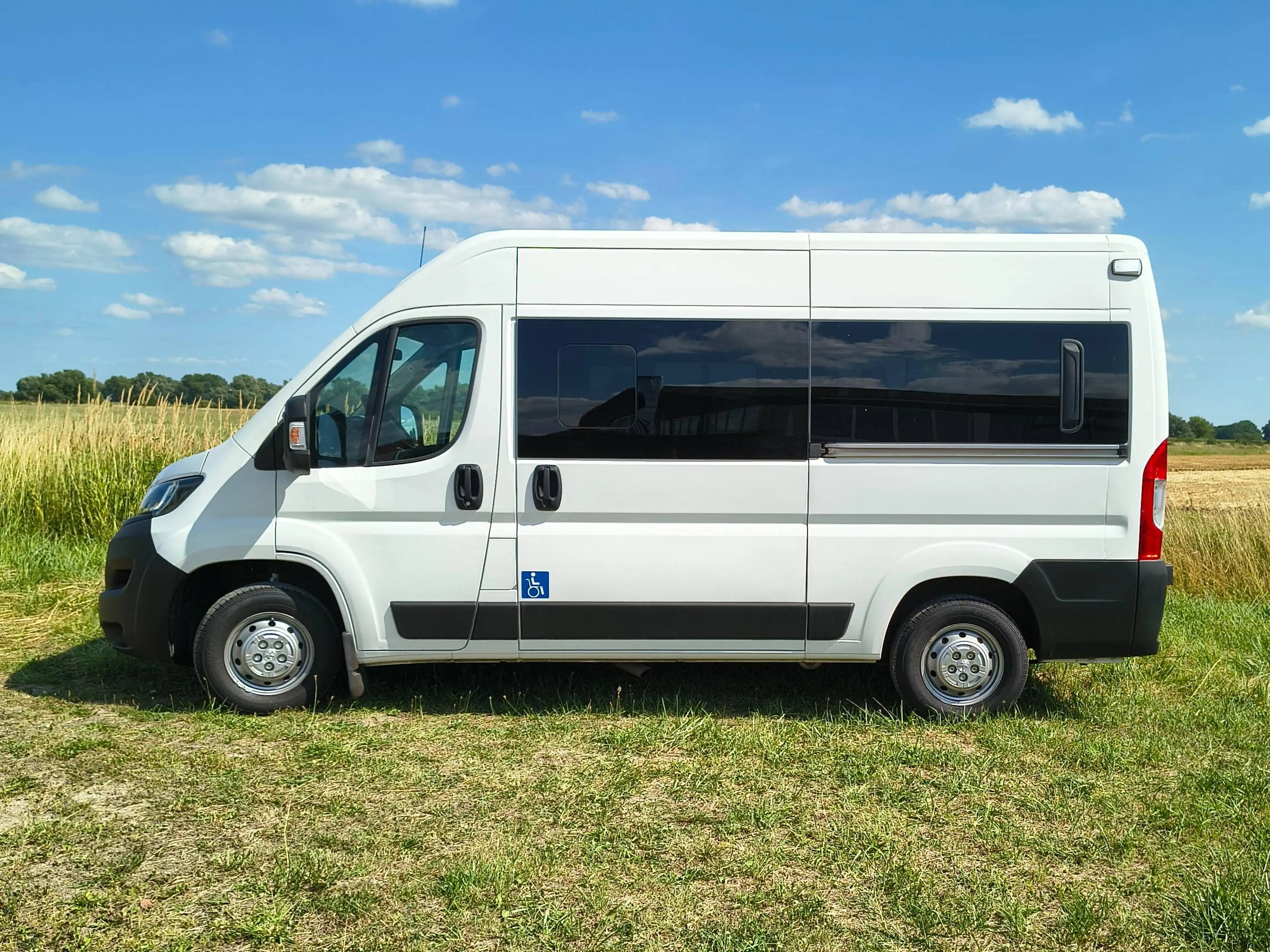 Peugeot Boxer 333 L2H2 Active Blue-HDi 140 Rollstuhlrampe — photo 6