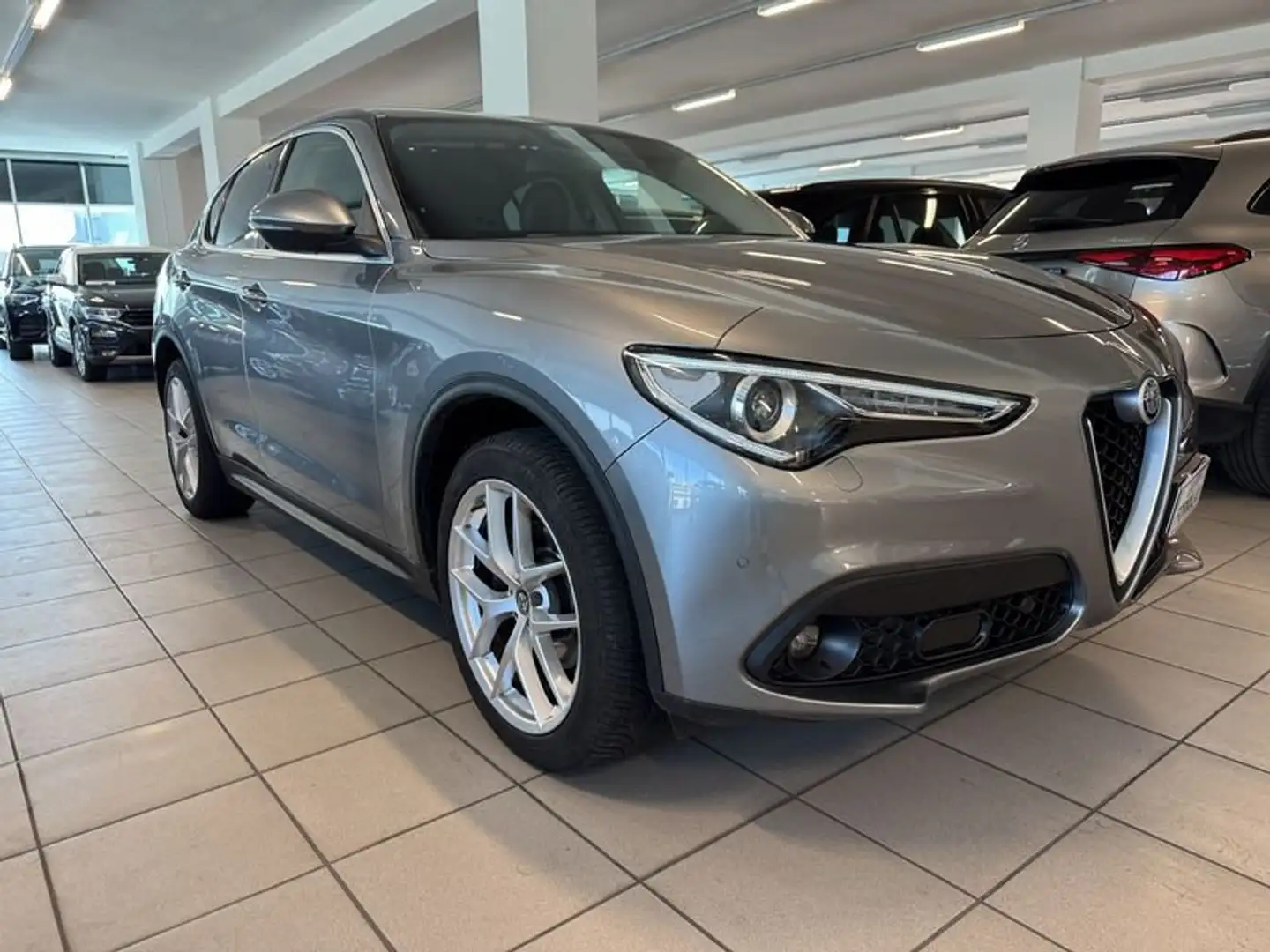 Alfa Romeo Stelvio 2.2 Turbodiesel 210 CV AT8 Q4 Executive Gri - 2