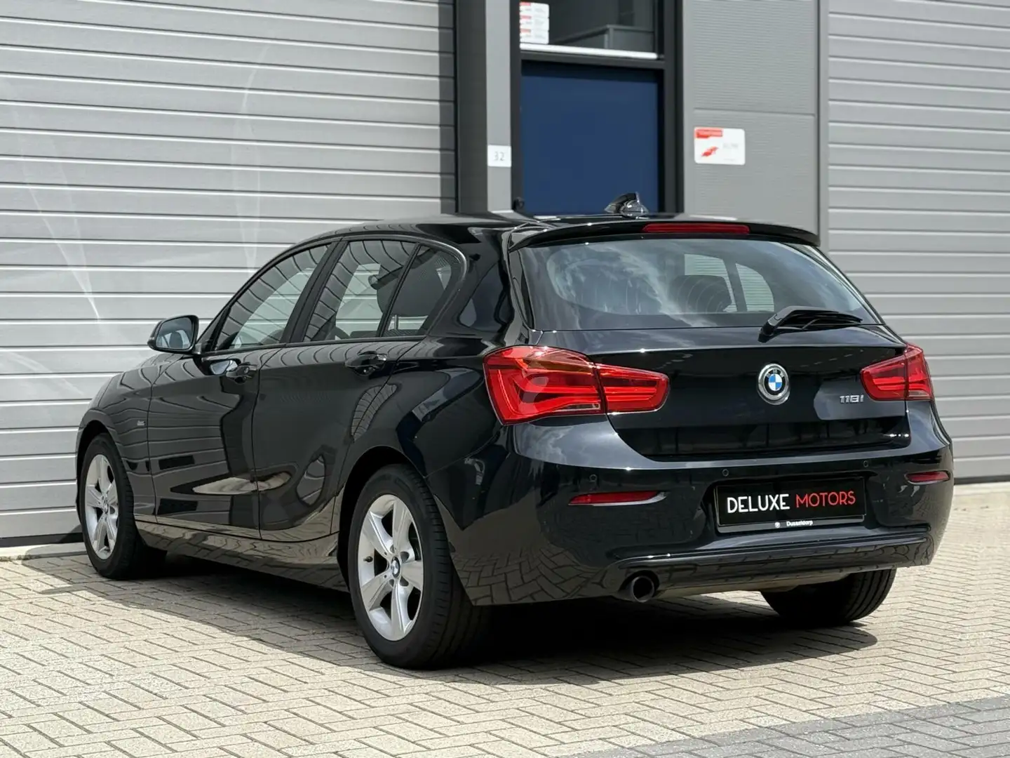 BMW 118 1-serie 118i Executive NL auto - NAP Zwart - 2
