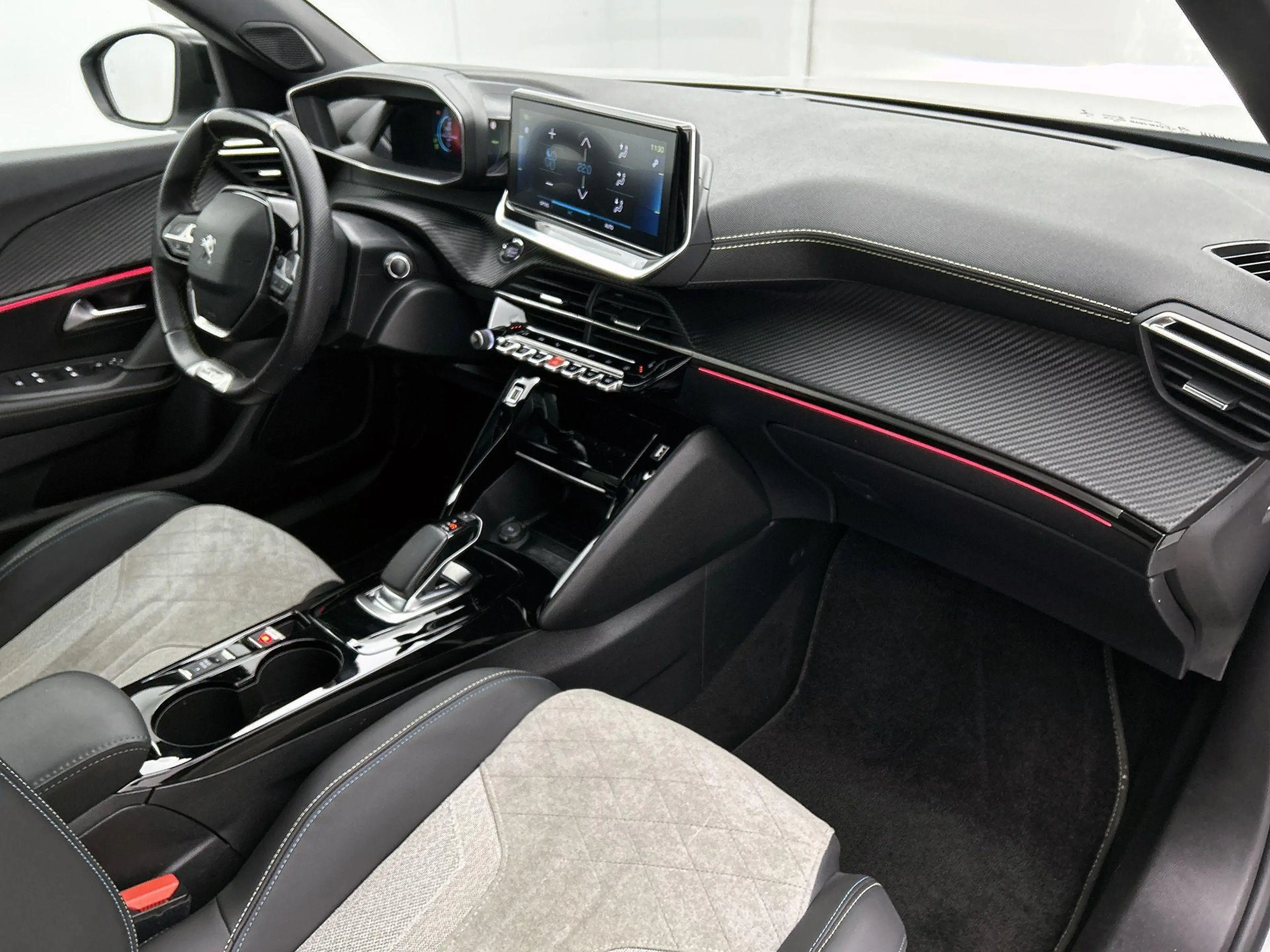 Peugeot e-2008 SUV EV GT Pack 50 kWh 136pk | Accu 93% | Navigatie — photo 14