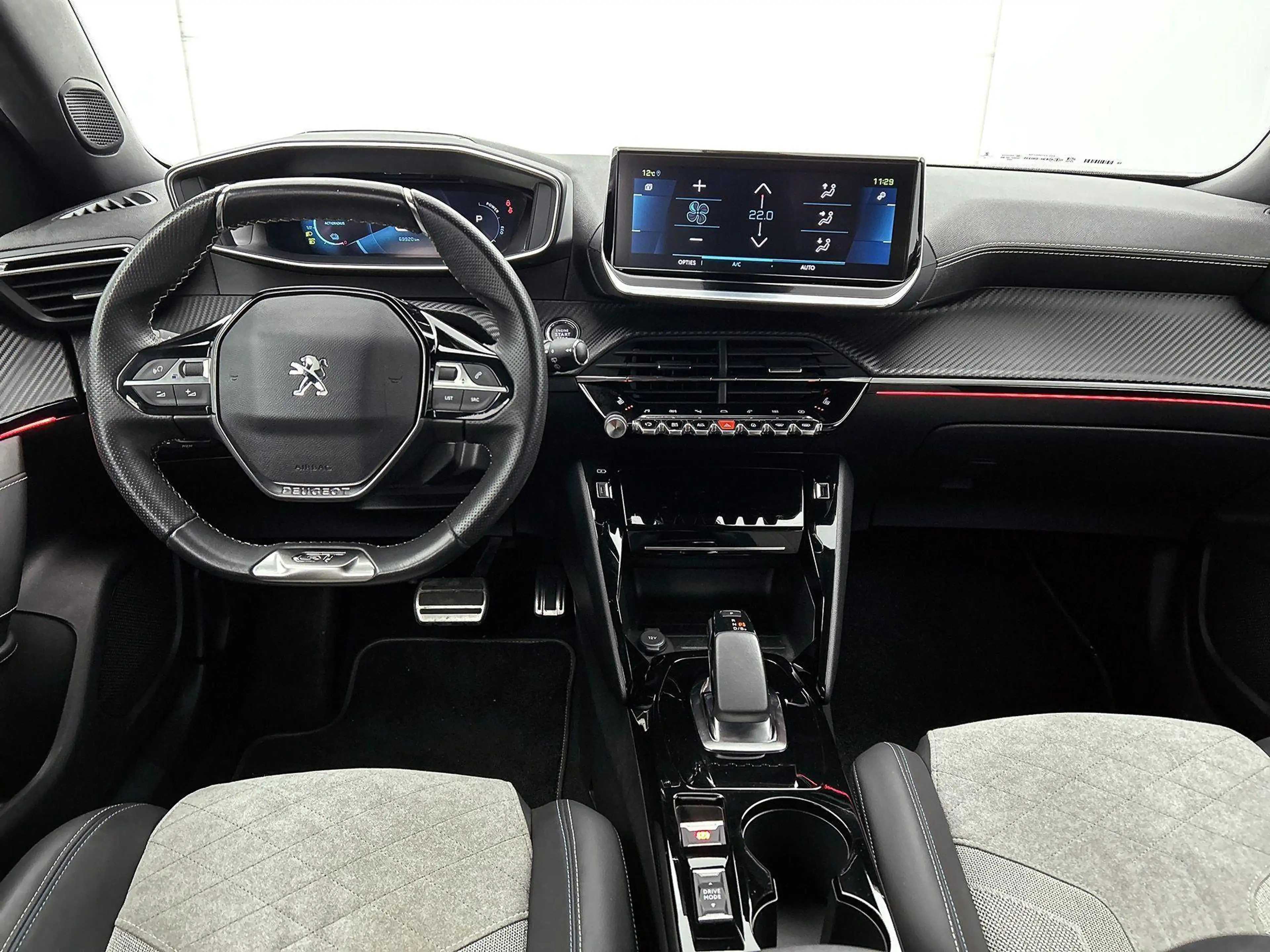 Peugeot e-2008 SUV EV GT Pack 50 kWh 136pk | Accu 93% | Navigatie — photo 13