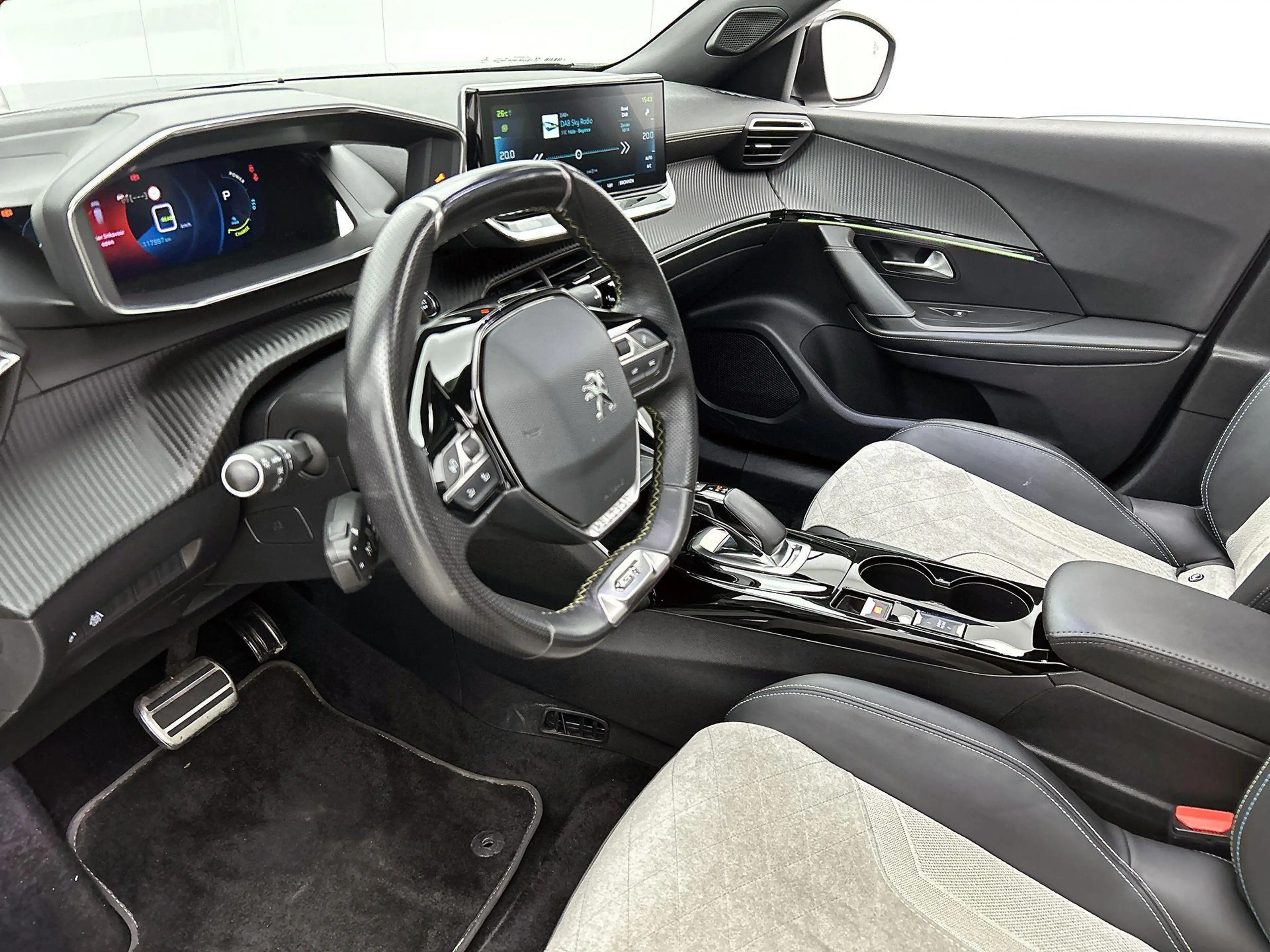 Peugeot e-2008 SUV EV GT Pack 50 kWh 136pk | Accu 93% | Navigatie — photo 12