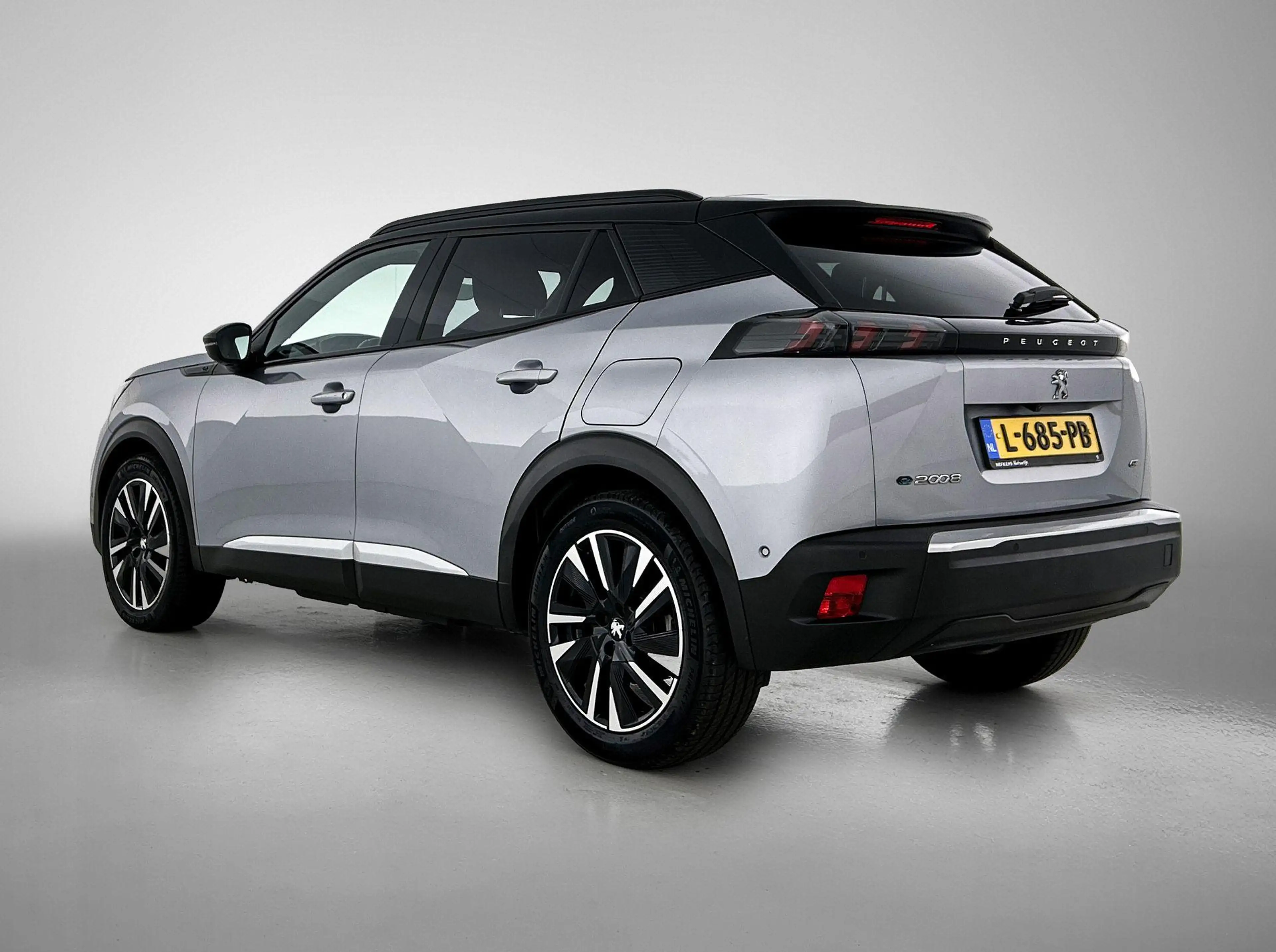 Peugeot e-2008 SUV EV GT Pack 50 kWh 136pk | Accu 93% | Navigatie — photo 3