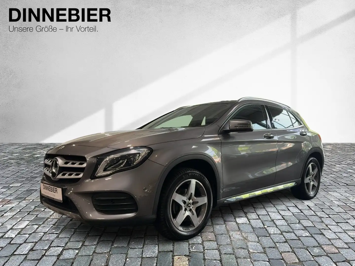 Mercedes-Benz GLA 180 Urban CAM LED NAVI PANO TWA AHK PDC Gris - 2