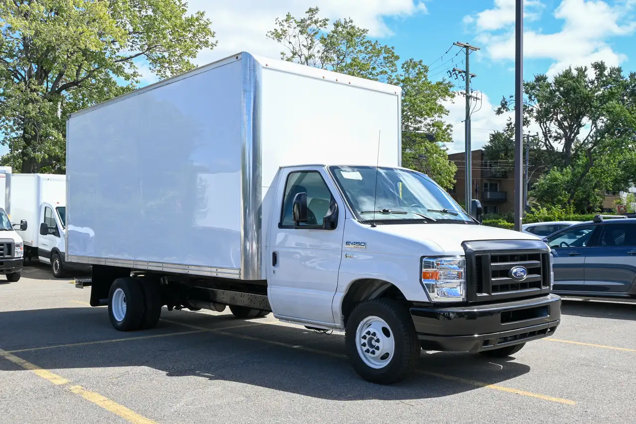 Ford E-Series Cutaway снимка Ford E-Series Cutaway