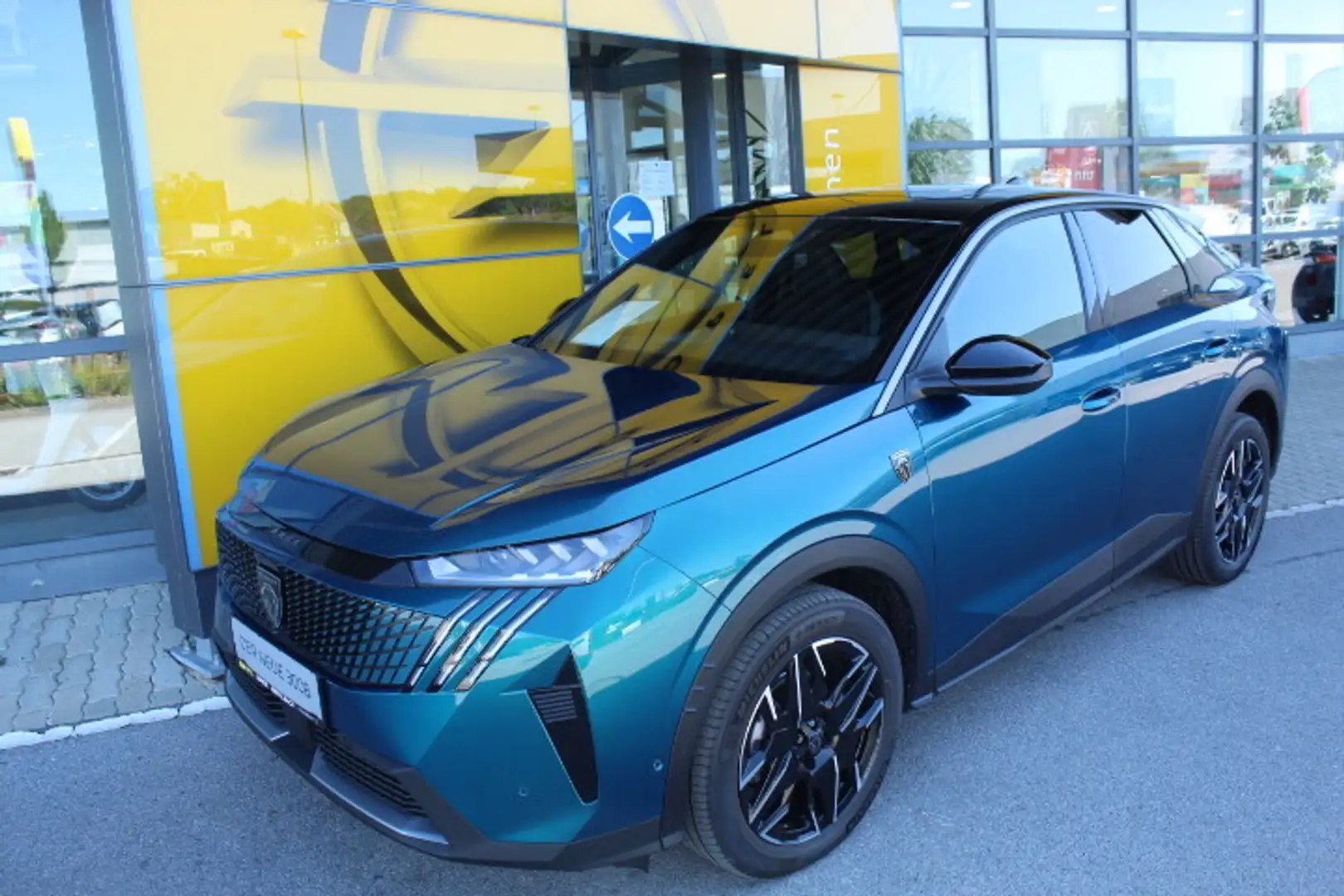 Peugeot 3008 Hybrid 145 e-DCS6 GT Exclusive Blau - 1